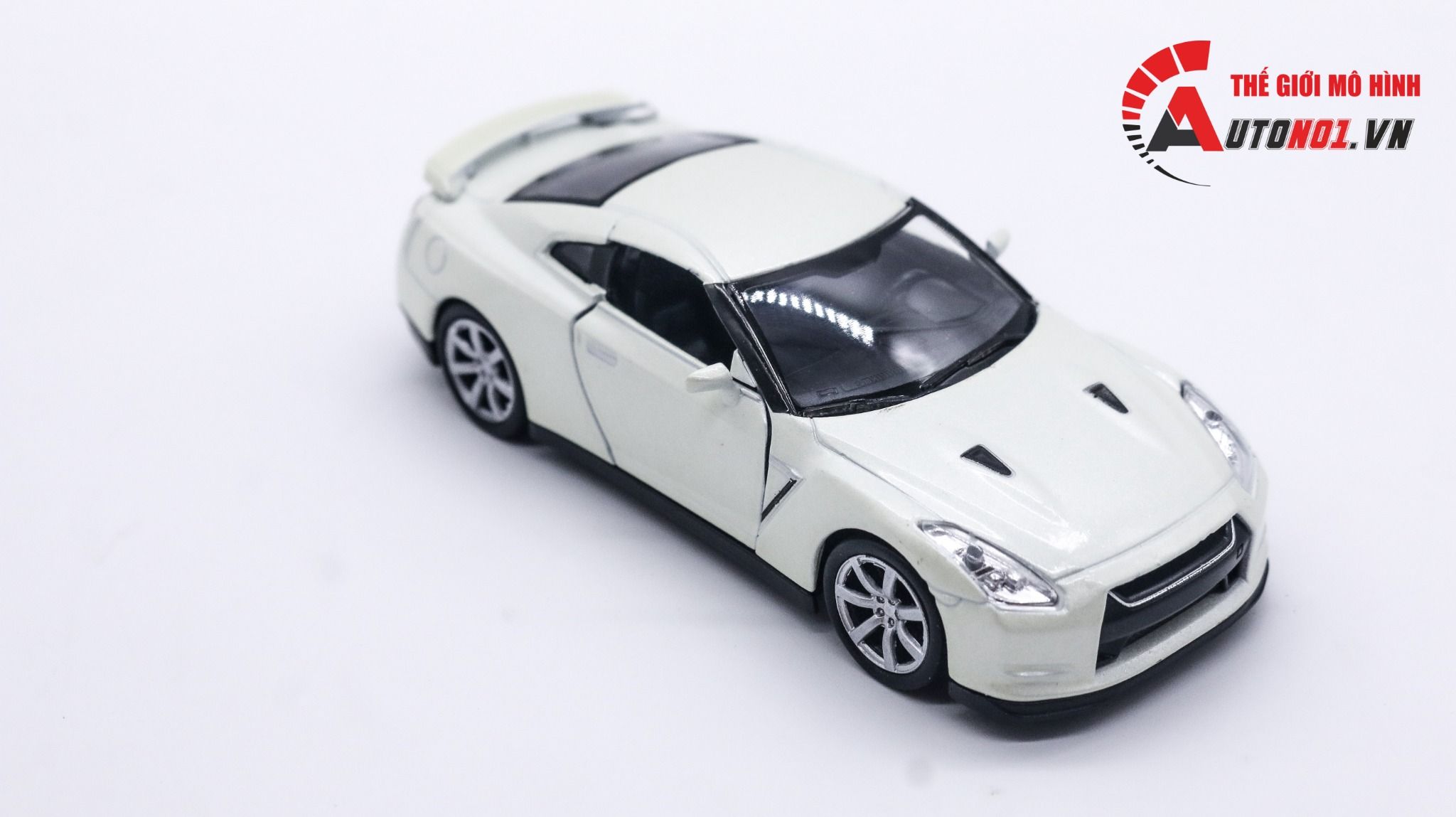  Mô hình xe Nissan GTR white 1:36 Welly OT010 