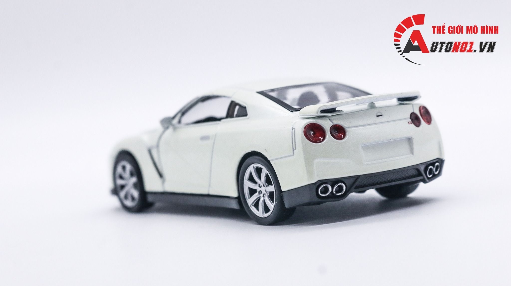  Mô hình xe Nissan GTR white 1:36 Welly OT010 