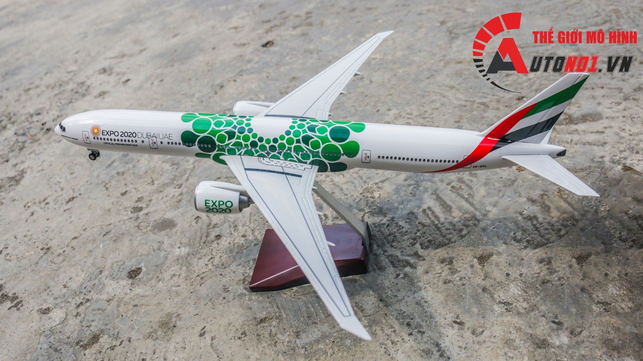  Mô hình máy bay Dubai UAE World Expo 2020 Boeing B777 47cm có đèn led tự động theo tiếng vỗ tay hoặc chạm MB47054 