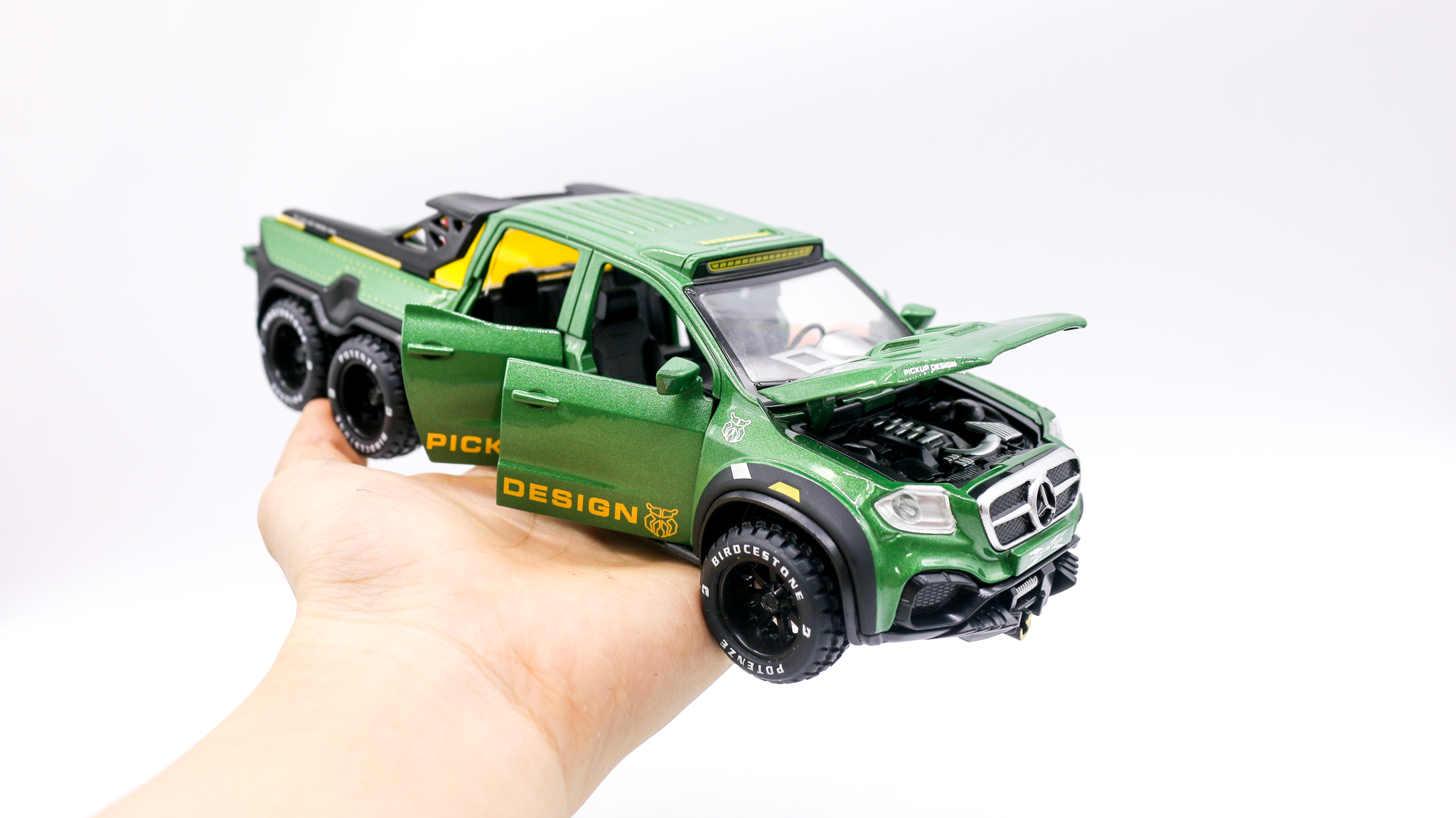 Mô hình xe Mercedes X-Class 6x6 1:32 Chimei Model 6925