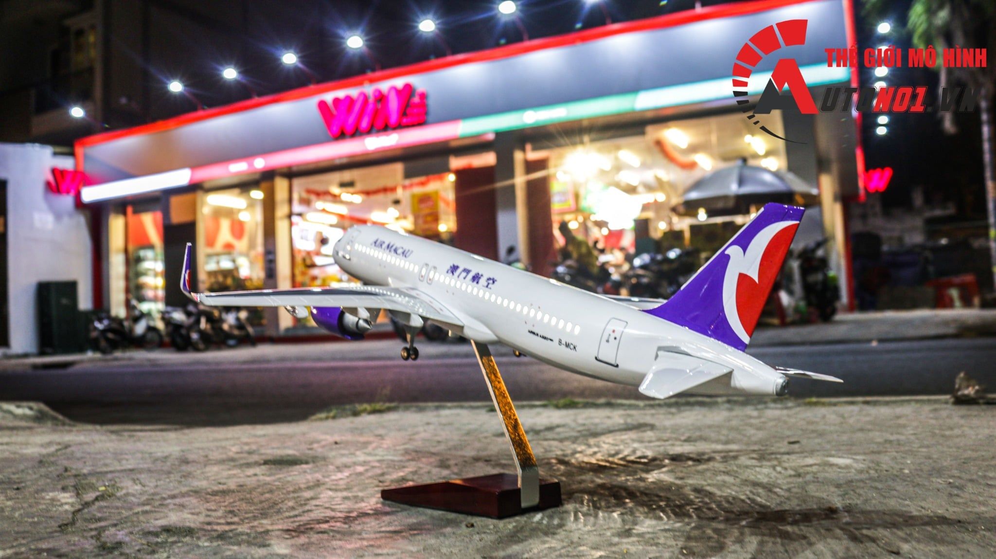  Mô hình máy bay China Macau Airbus A320 Neo 47cm có đèn led tự động theo tiếng vỗ tay hoặc chạm MB47057 