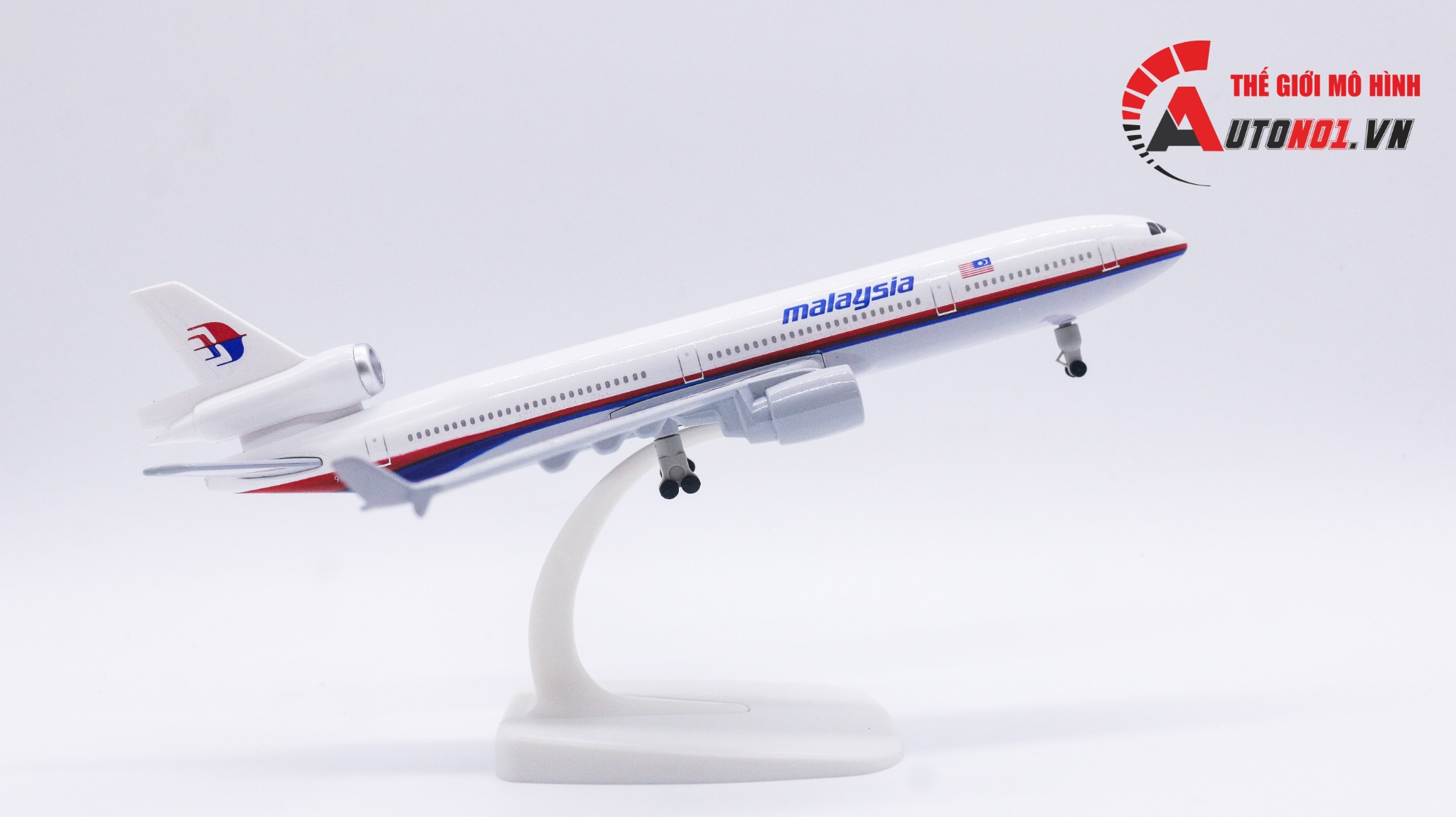  Mô hình máy bay Malaysia Airlines McDonnell Douglas MD-11 20cm MB20034 