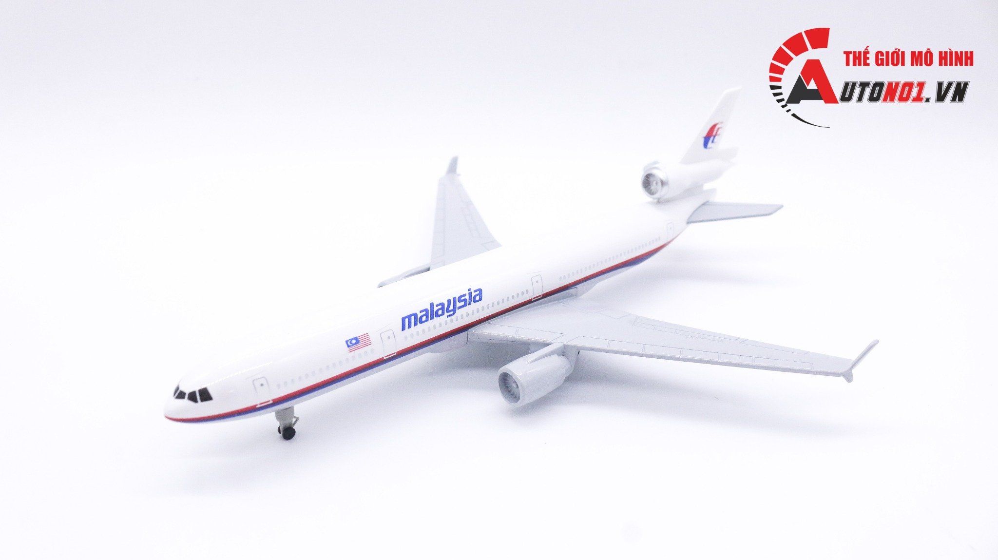  Mô hình máy bay Malaysia Airlines McDonnell Douglas MD-11 20cm MB20034 