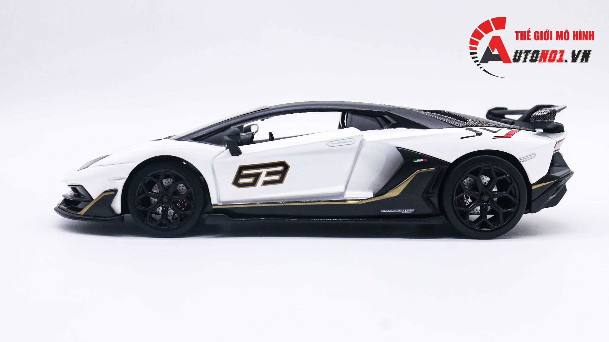  Mô hình xe Lamborghini Aventador Svj63 đánh lái được full open 1:24 CCA 68269K 8008 