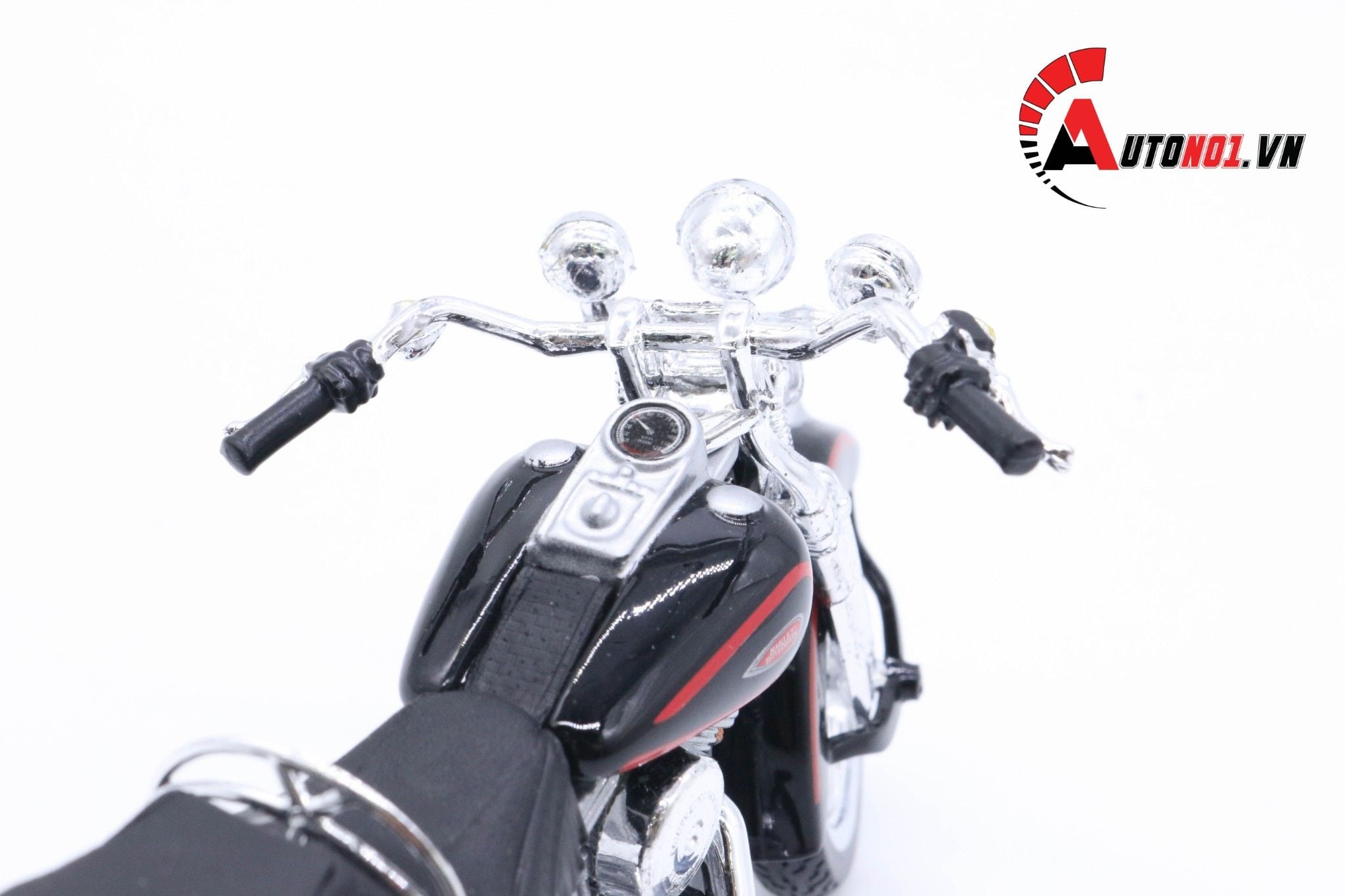  Mô hình xe Harley Davison 1998 FLSTS HERITAGE SPRINGER 1:18 Maisto MT18031 