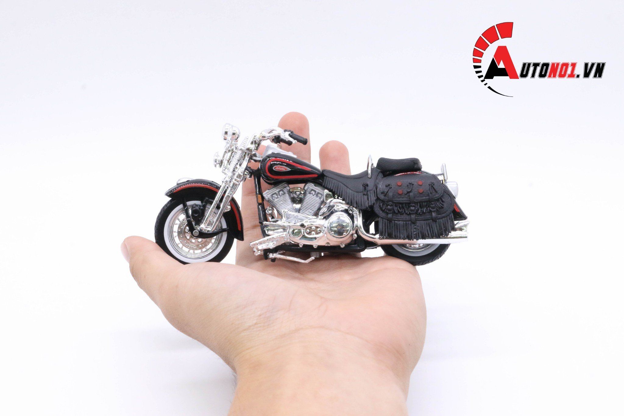  Mô hình xe Harley Davison 1998 FLSTS HERITAGE SPRINGER 1:18 Maisto MT18031 
