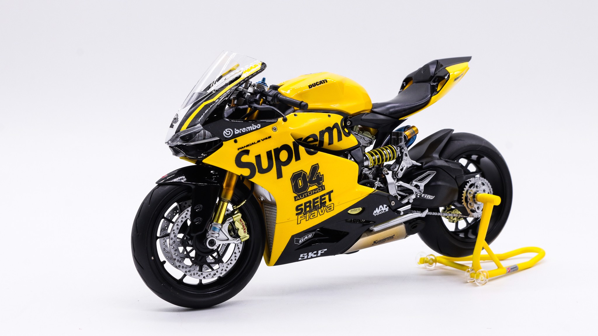  Mô hình xe cao cấp Ducati 1199 Supreme Yellow Tỉ Lệ 1:12 Tamiya D126 