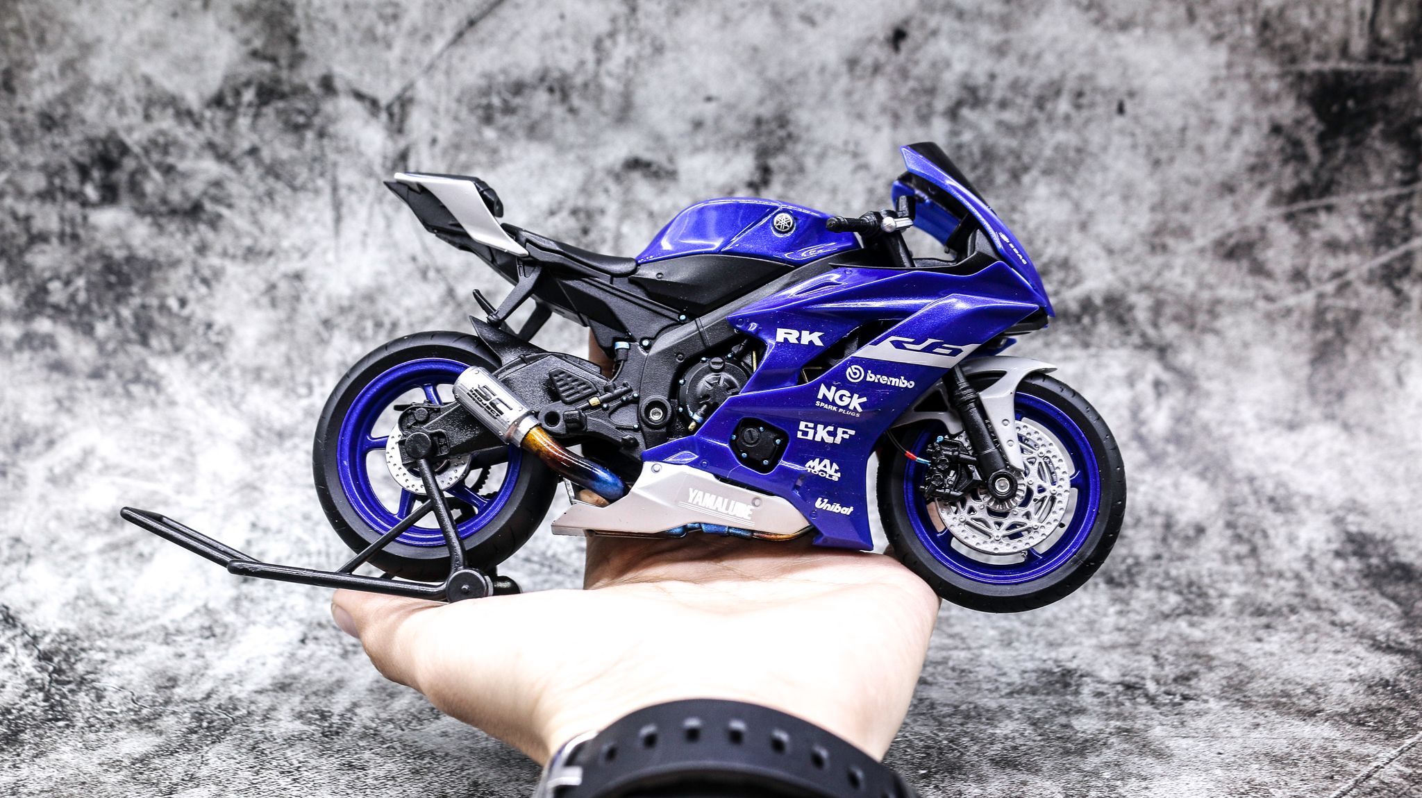  Mô hình xe độ Yamaha R6 Blue Pô Akrapovic 1:12 Autono1 Welly D207E 