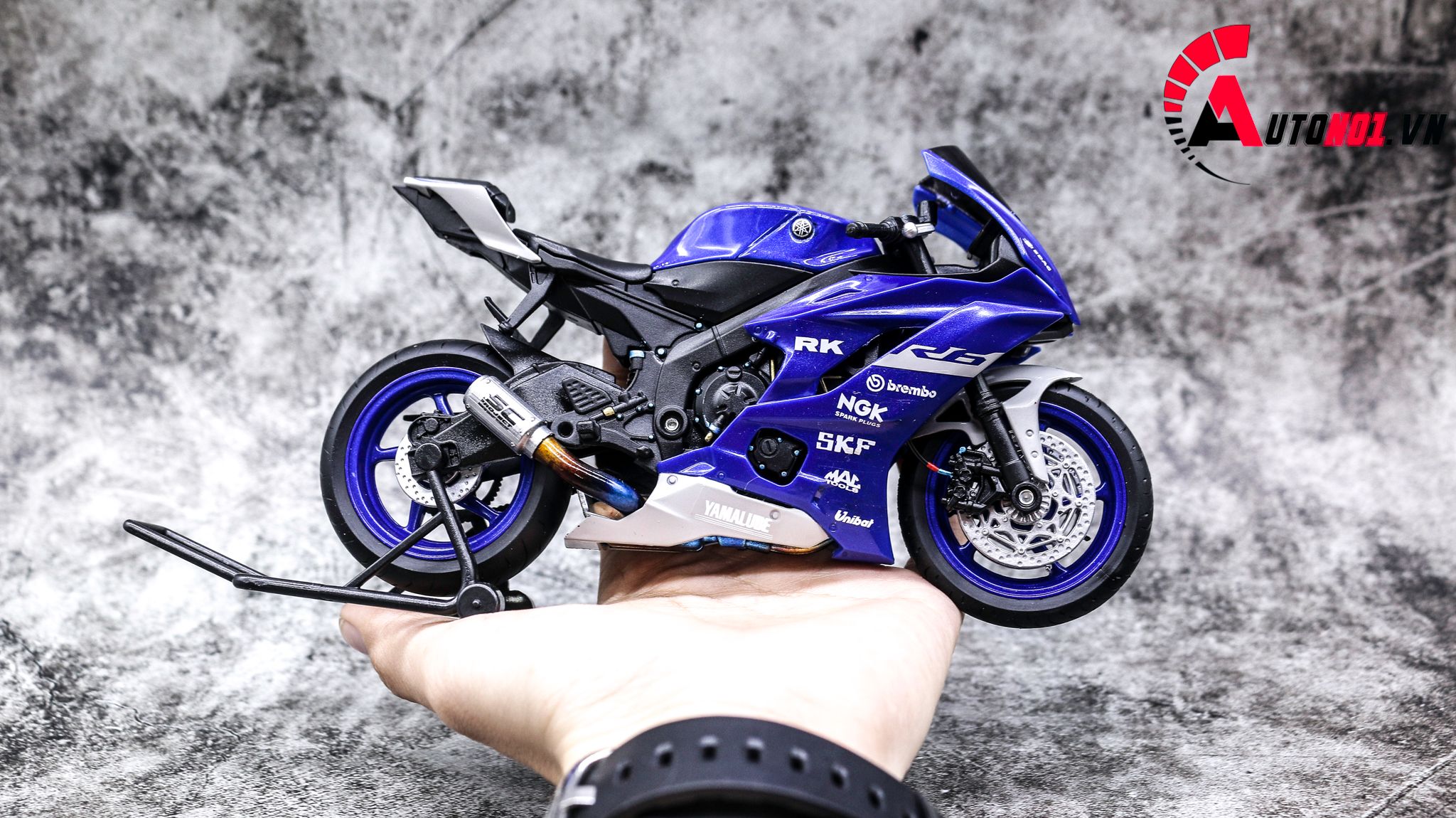  Mô hình xe độ Yamaha R6 Blue Pô Akrapovic 1:12 Autono1 Welly D207E 