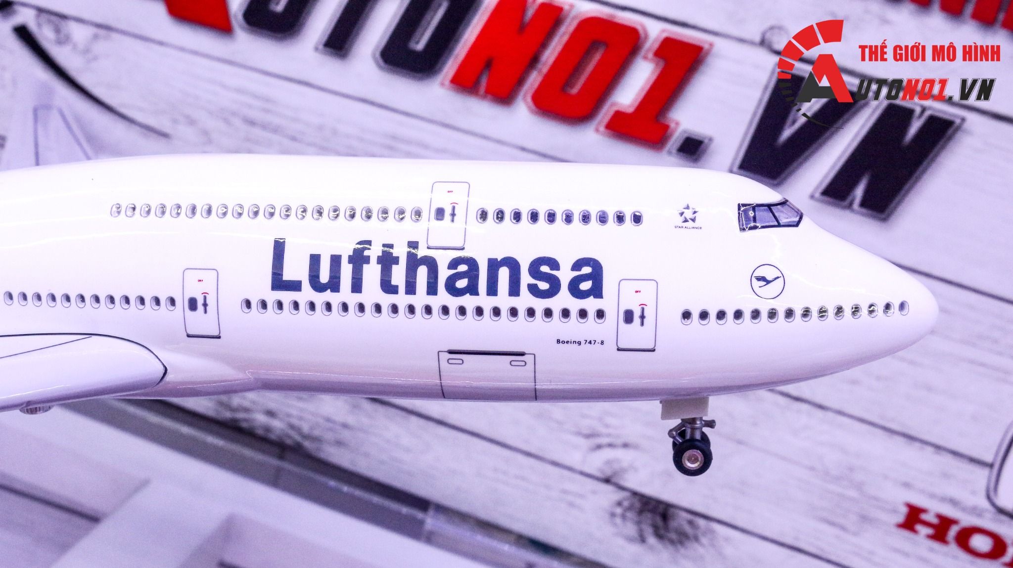  Mô hình máy bay Deutsche Lufthansa Boeing B747-8 Germany - Đức 47cm 1:160 có đèn led tự động theo tiếng vỗ tay hoặc chạm MB47011 