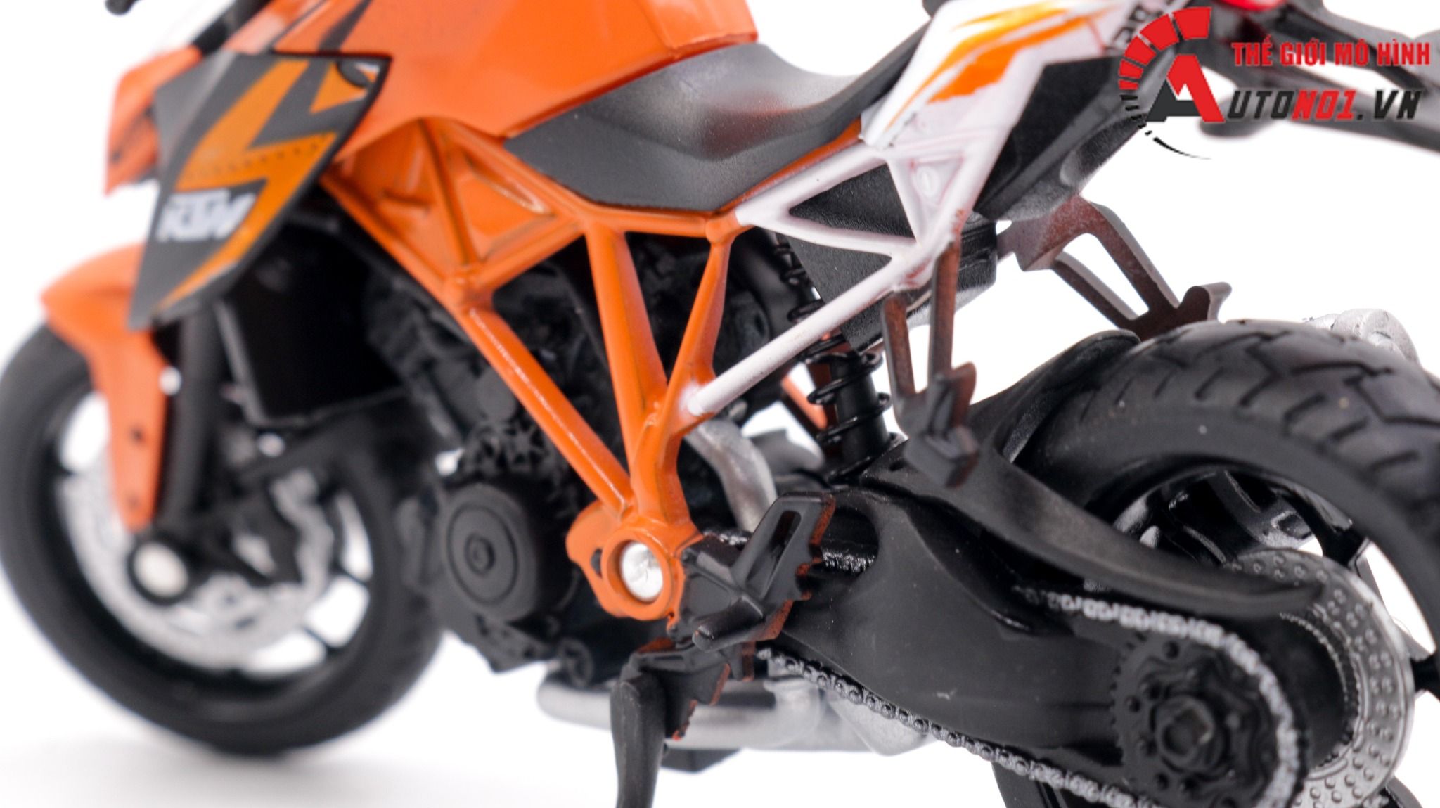  Mô hình xe Ktm 1290 super duke r orange 1:18 Welly 7866 