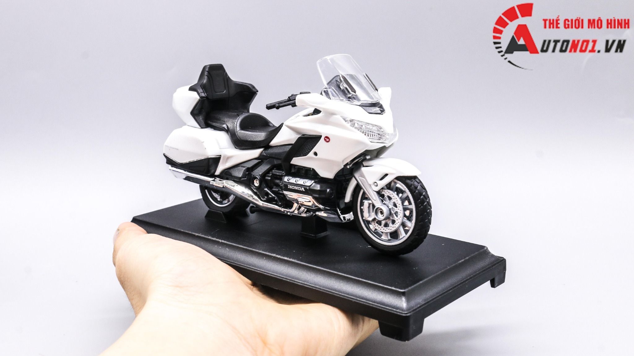  Mô hình xe Honda Goldwing white 2020 1:18 Welly 7867 