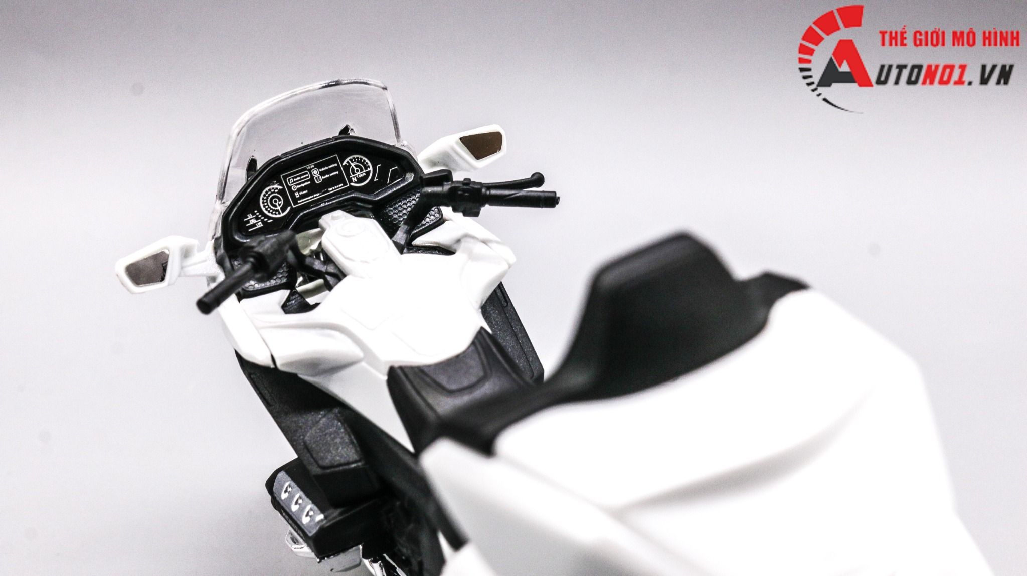  Mô hình xe Honda Goldwing white 2020 1:18 Welly 7867 