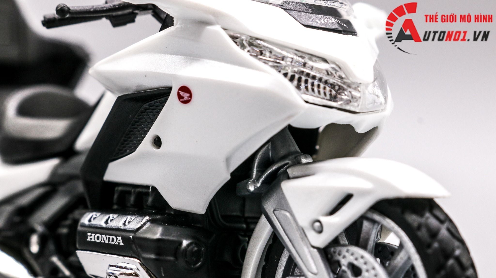  Mô hình xe Honda Goldwing white 2020 1:18 Welly 7867 