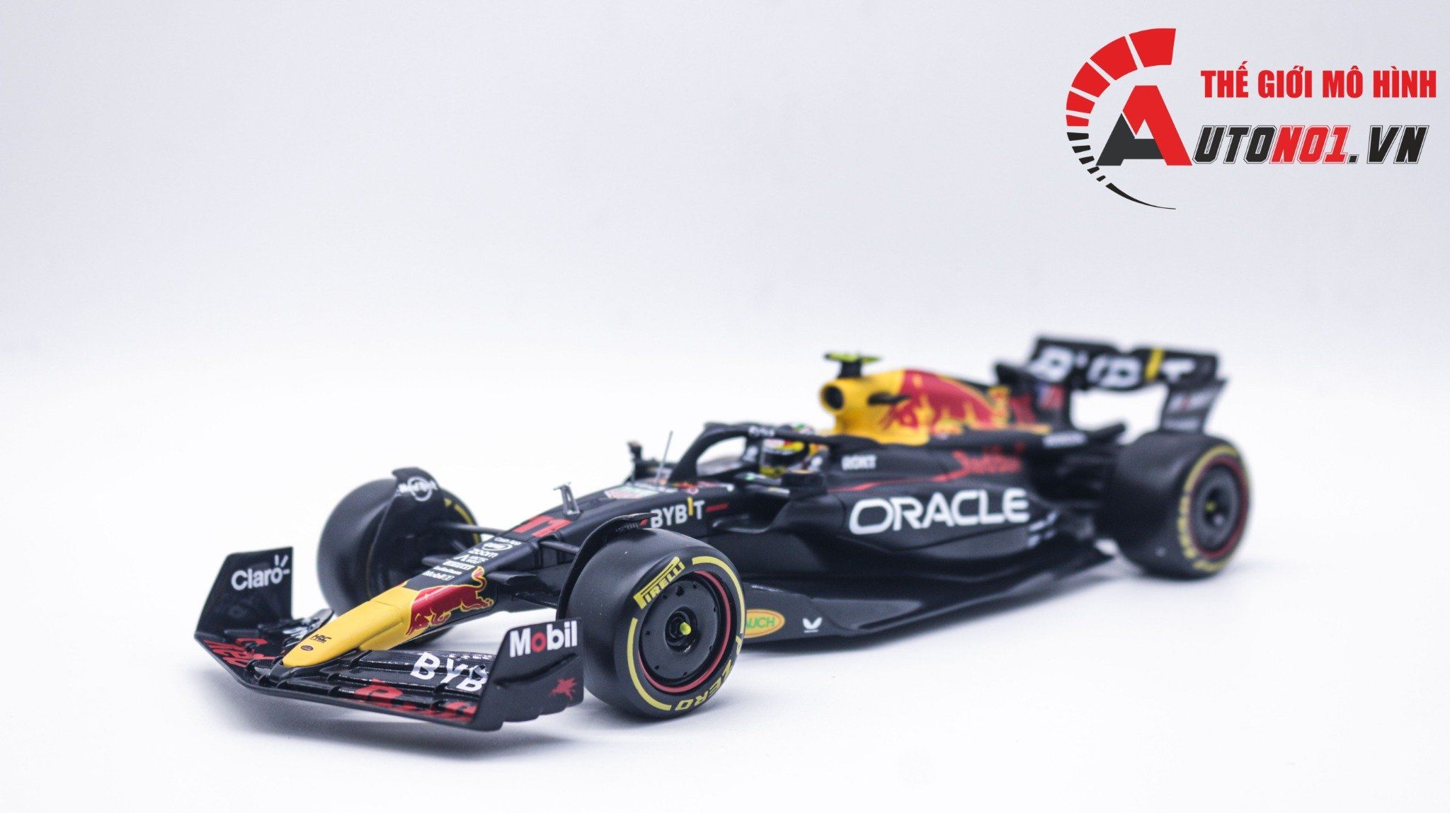  Mô hình xe đua F1 Redbull GP 2023 RB19 hộp mica có figure tỉ lệ 1:24 Bburago OT348 