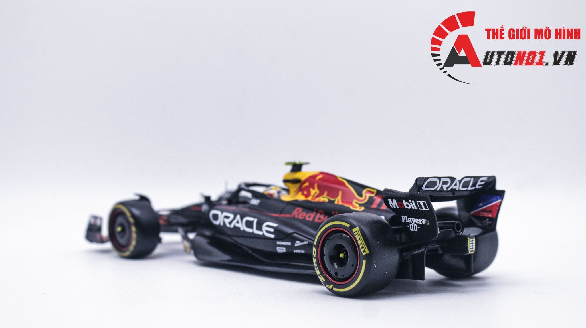  Mô hình xe đua F1 Redbull GP 2023 RB19 hộp mica có figure tỉ lệ 1:24 Bburago OT348 