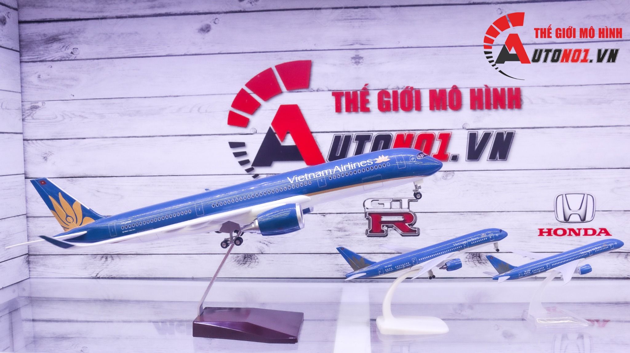  Mô hình máy bay Vietnam Airlines VN-A886 Airbus A350-900 47cm 1:140 có đèn led tự động theo tiếng vỗ tay hoặc chạm MB47010 