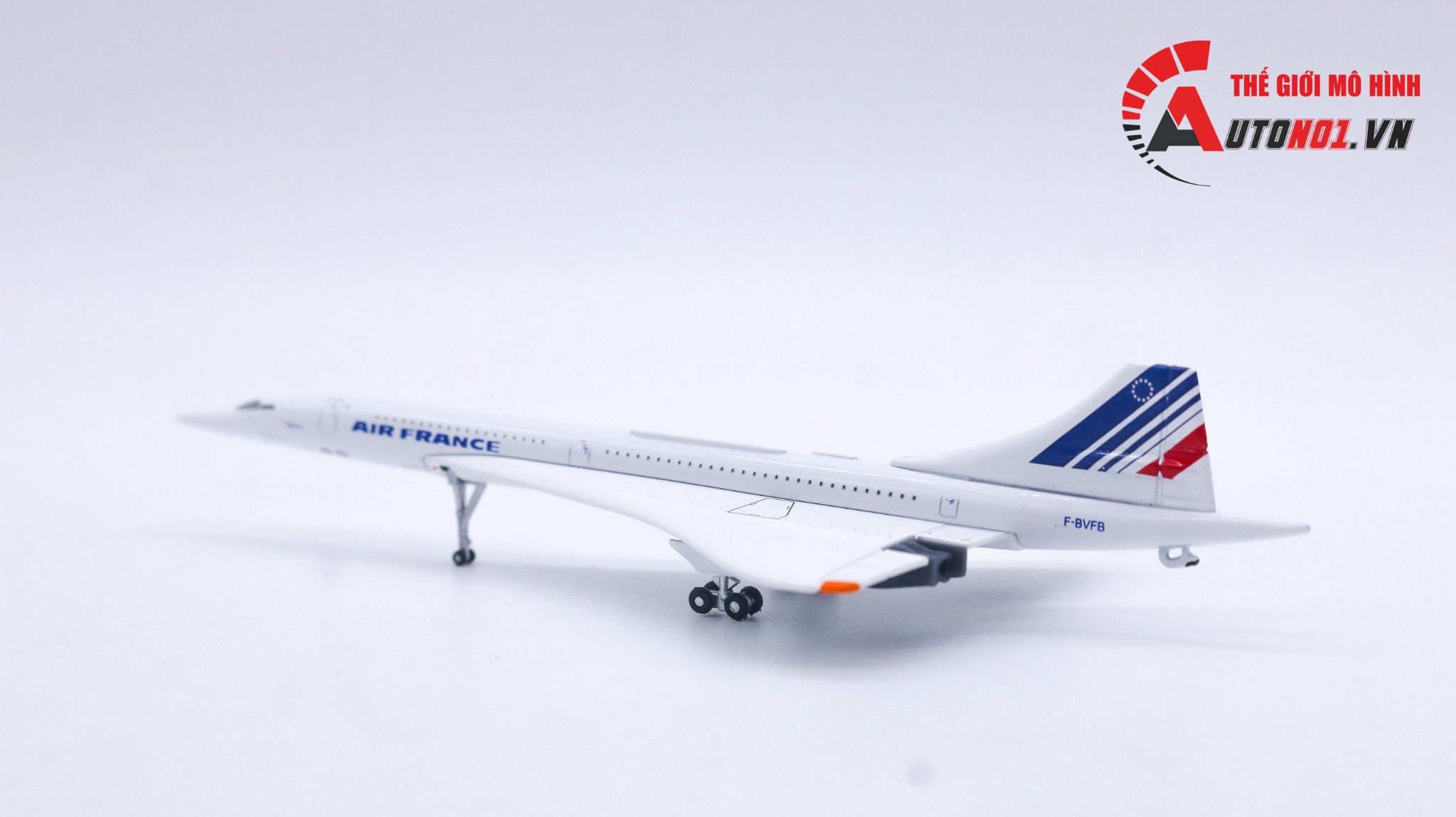  Mô hình máy bay phản lực siêu thanh Concorde Air France 4590 Pháp có bánh xe tỉ lệ 1:400 MB16161 