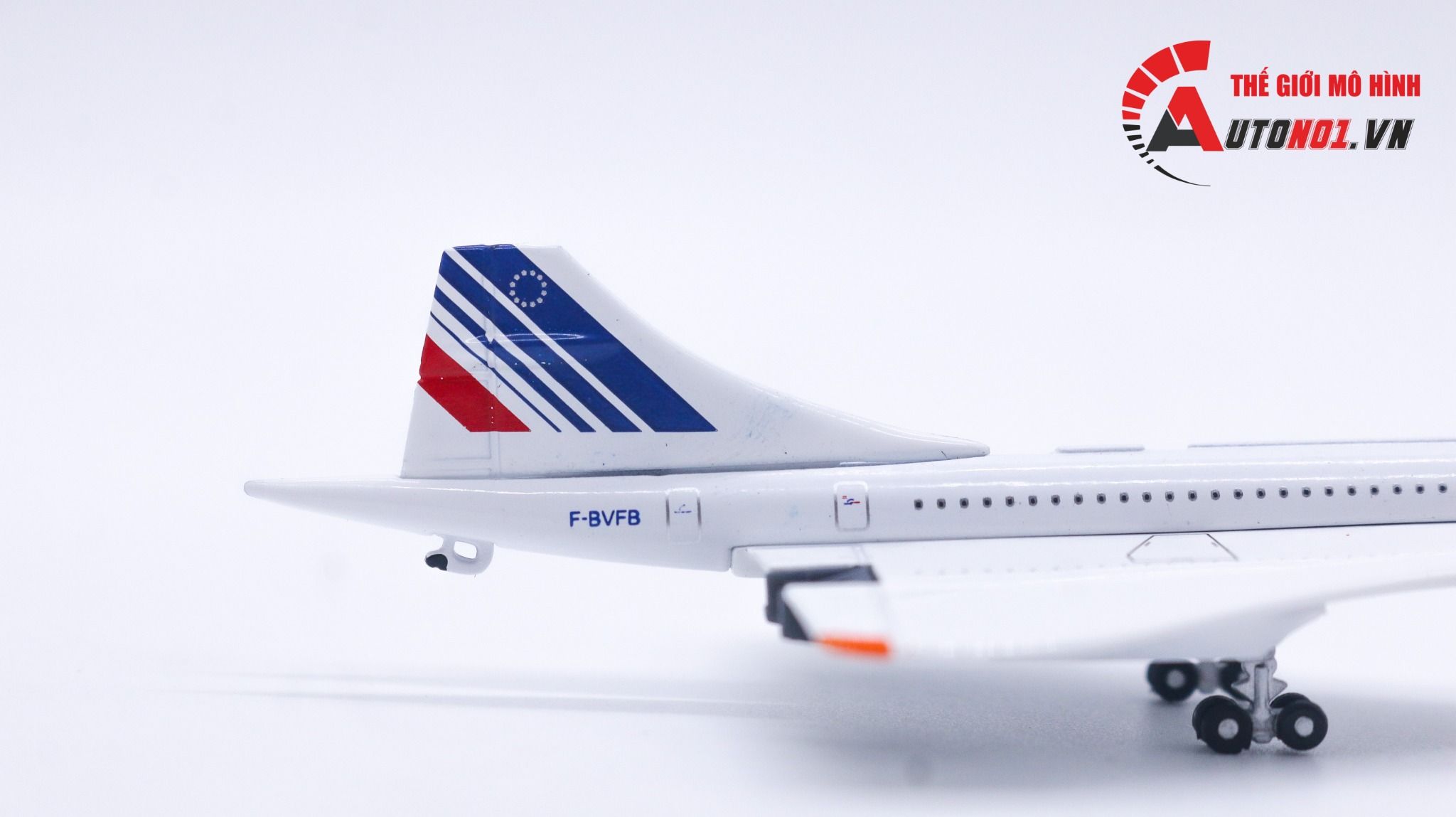  Mô hình máy bay phản lực siêu thanh Concorde Air France 4590 Pháp có bánh xe tỉ lệ 1:400 MB16161 