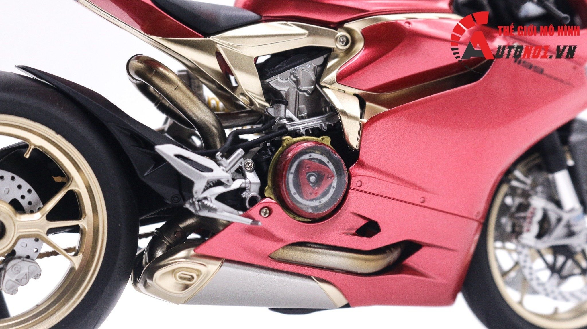  Mô hình xe cao cấp Ducati 1199 Iron Man Version độ nồi 1 1:12 Tamiya D227N 