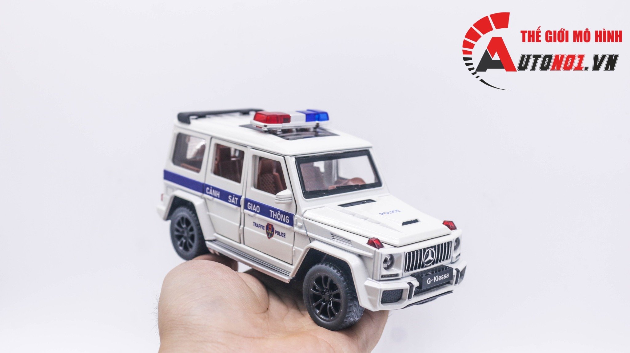  Mô hình xe ô tô độ CSGT Mercedes G63 có đèn chớp tỉ lệ 1:32 Autono1 Chezhi OT381 