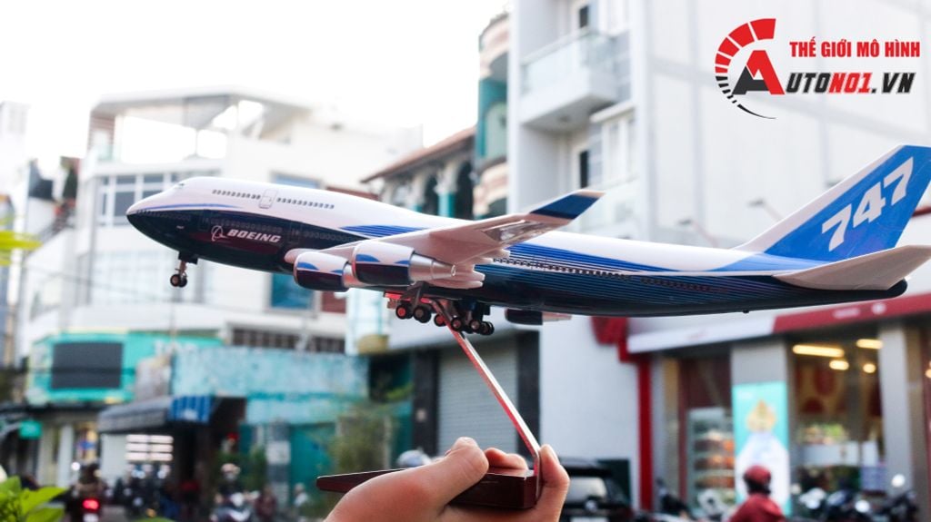 Mô hình máy bay Usa Intercontinental Livery Boeing B747-8 47cm 1:150 có đèn led tự động theo tiếng vỗ tay hoặc chạm MB47021