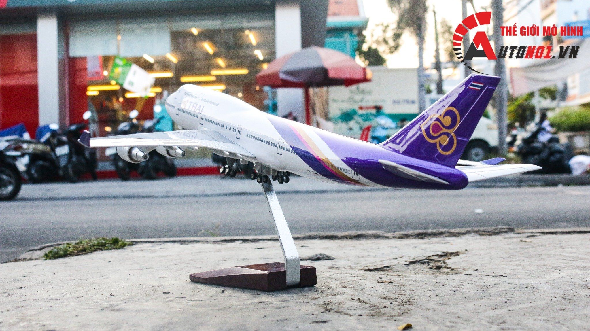  Mô hình máy bay Thái Lan Thai Airways Boeing B747 47cm 1:150 có đèn led tự động theo tiếng vỗ tay hoặc chạm MB47022 