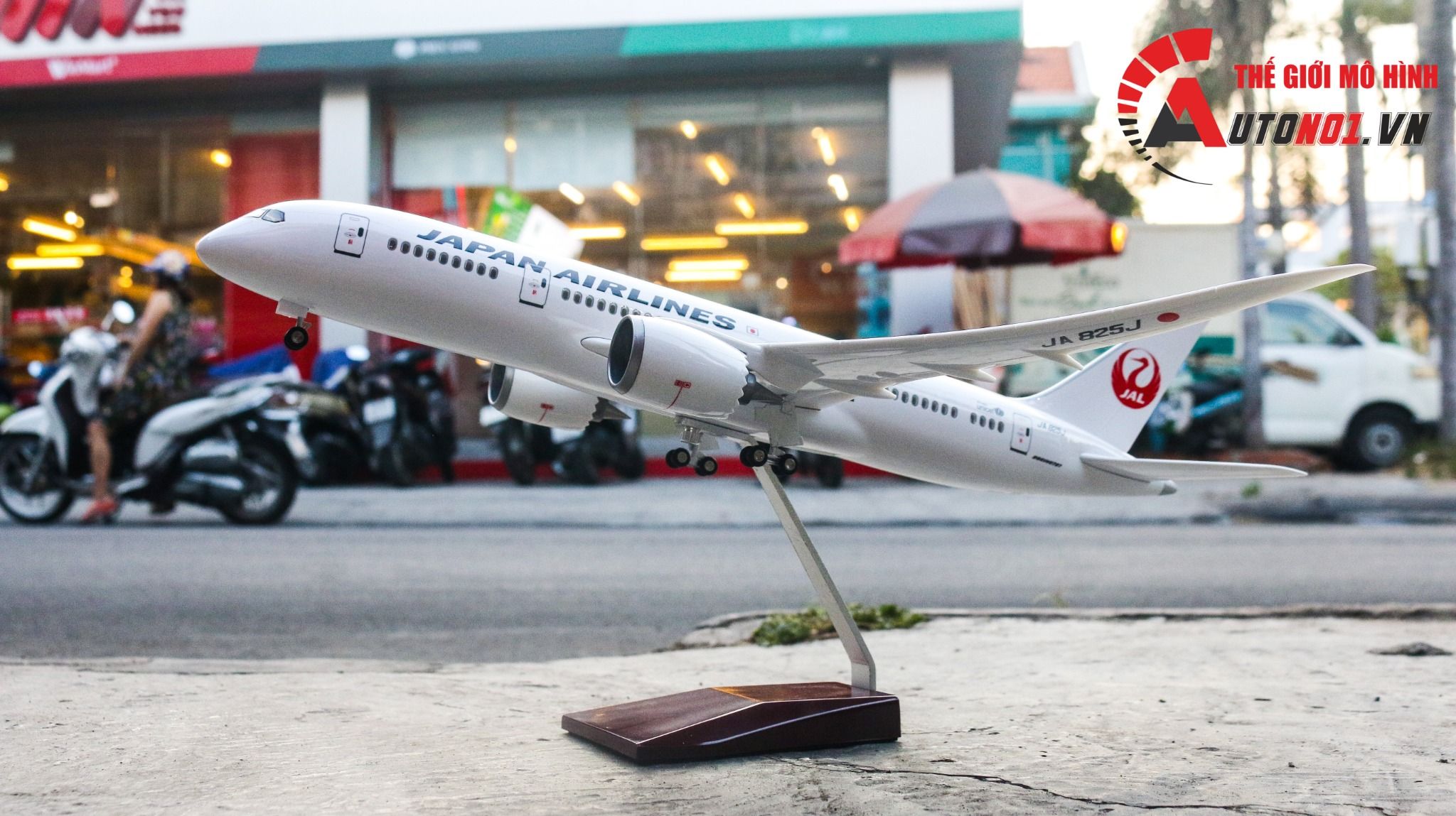  Mô hình máy bay Japan Airlines Boeing B787 47cm 1:130 có đèn led tự động theo tiếng vỗ tay hoặc chạm Everfly MB47023 