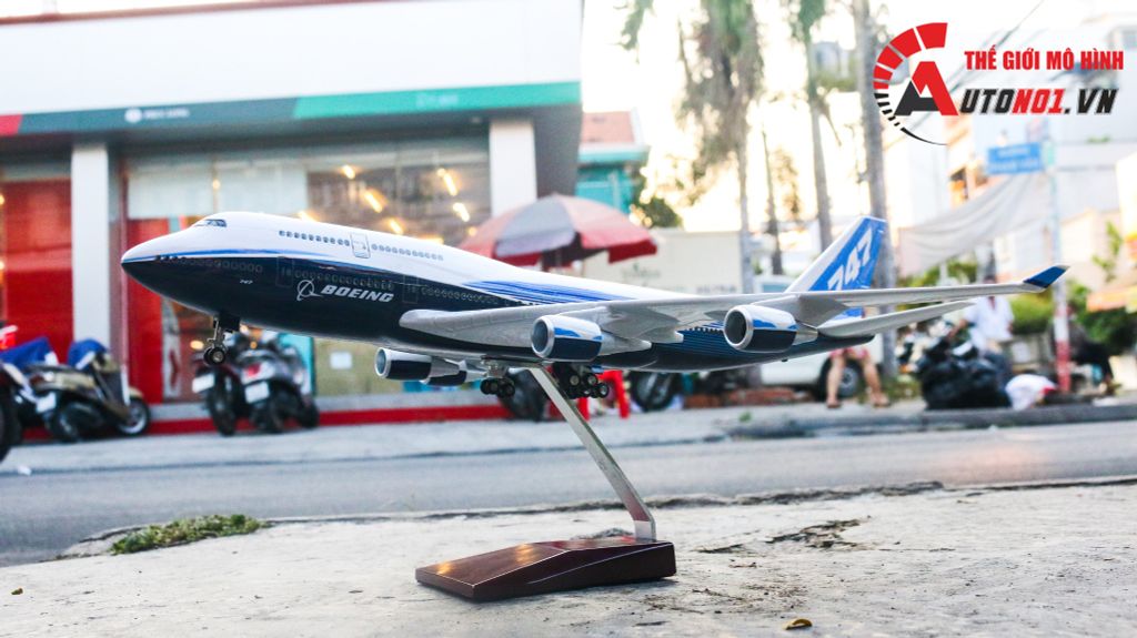 Mô hình máy bay Usa Intercontinental Livery Boeing B747-8 47cm 1:150 có đèn led tự động theo tiếng vỗ tay hoặc chạm MB47021