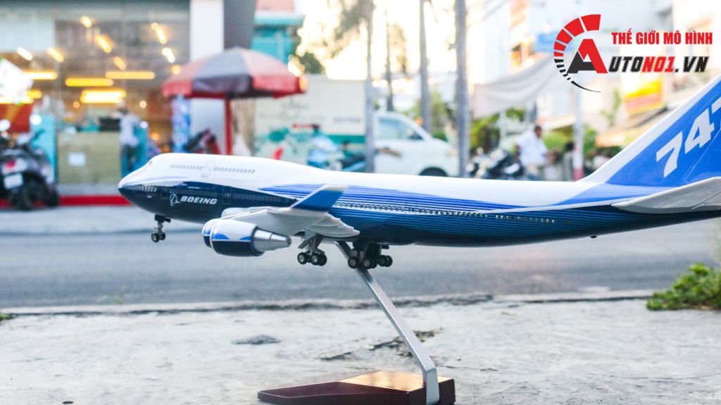 Mô hình máy bay Usa Intercontinental Livery Boeing B747-8 47cm 1:150 có đèn led tự động theo tiếng vỗ tay hoặc chạm MB47021