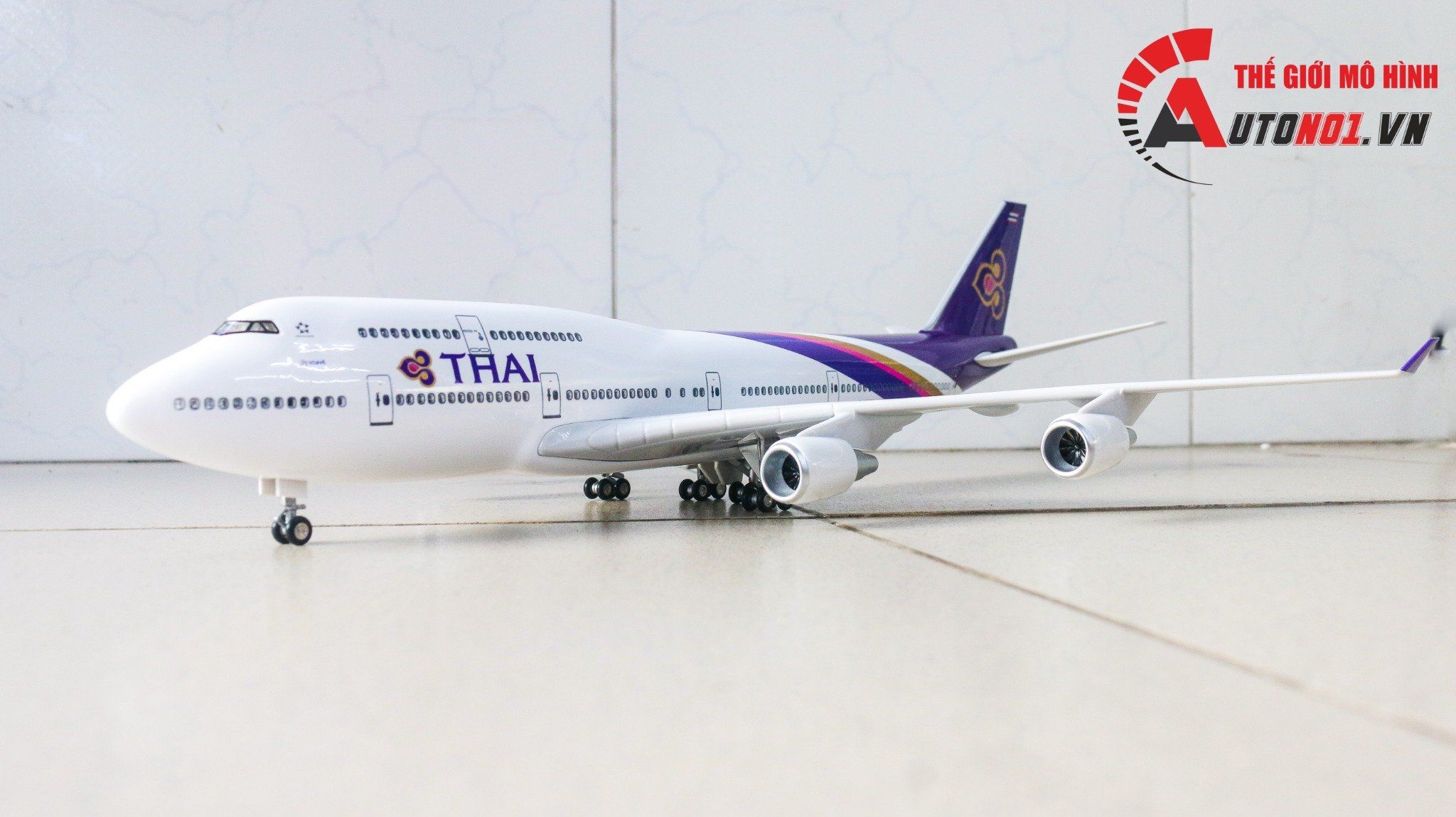  Mô hình máy bay Thái Lan Thai Airways Boeing B747 47cm 1:150 có đèn led tự động theo tiếng vỗ tay hoặc chạm MB47022 