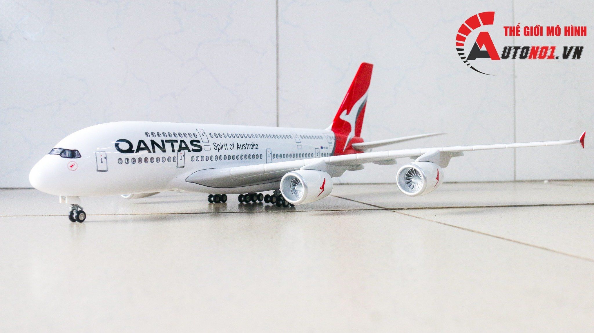  Mô hình máy bay Australia Qantas Airbus A380 47cm tỉ lệ 1:157 có đèn led tự động theo tiếng vỗ tay hoặc chạm MB47025 