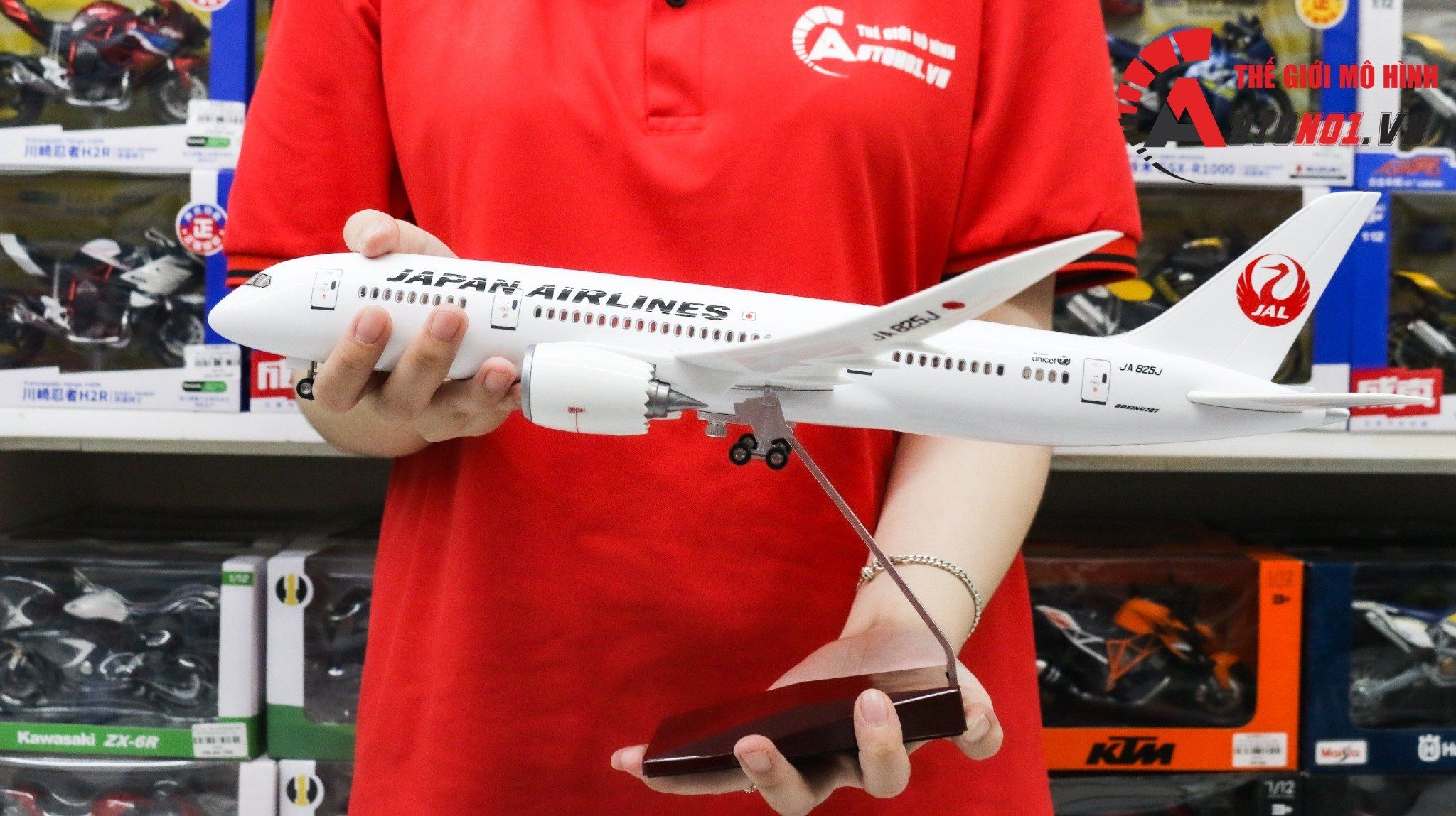  Mô hình máy bay Japan Airlines Boeing B787 47cm 1:130 có đèn led tự động theo tiếng vỗ tay hoặc chạm Everfly MB47023 