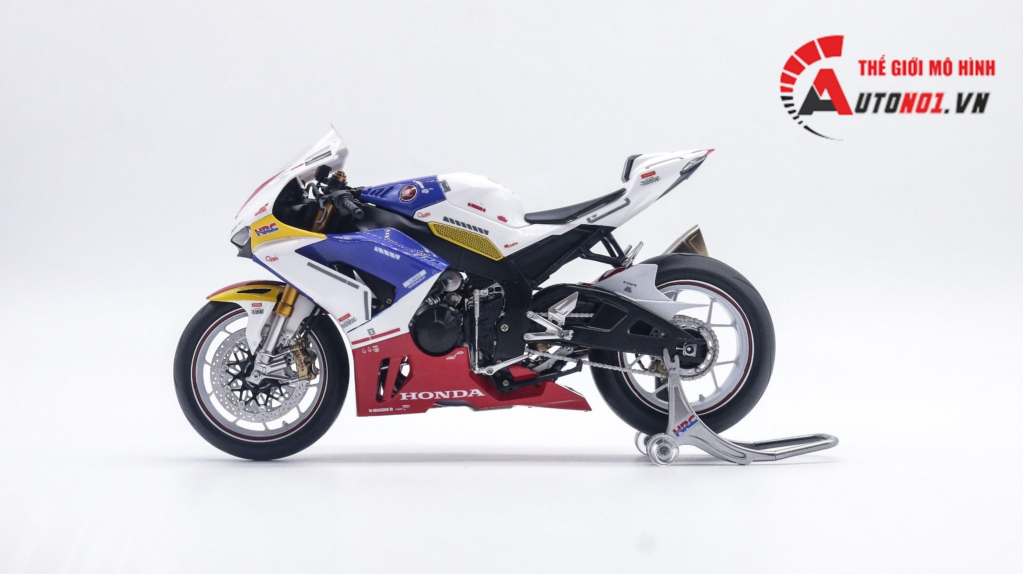  Mô hình xe Mô Tô Honda Cbr 1000rr Custom Gundam 1:12 Tamiya D097b 