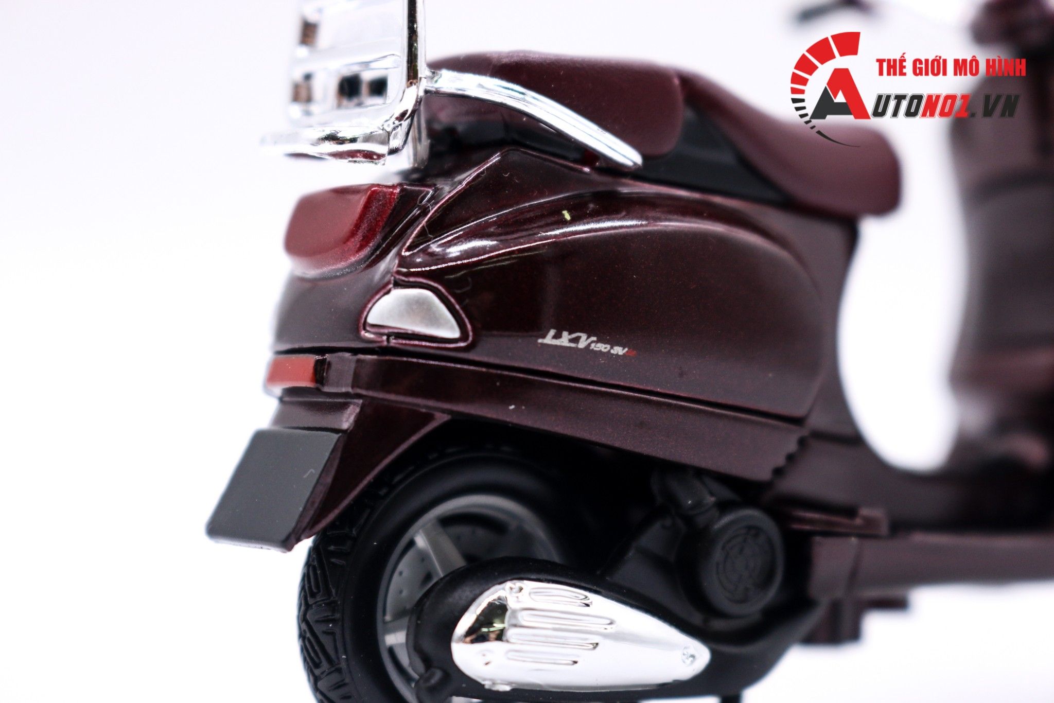  Mô hình xe Vespa lxv 2013 brown 1:18 Maisto 7070A 