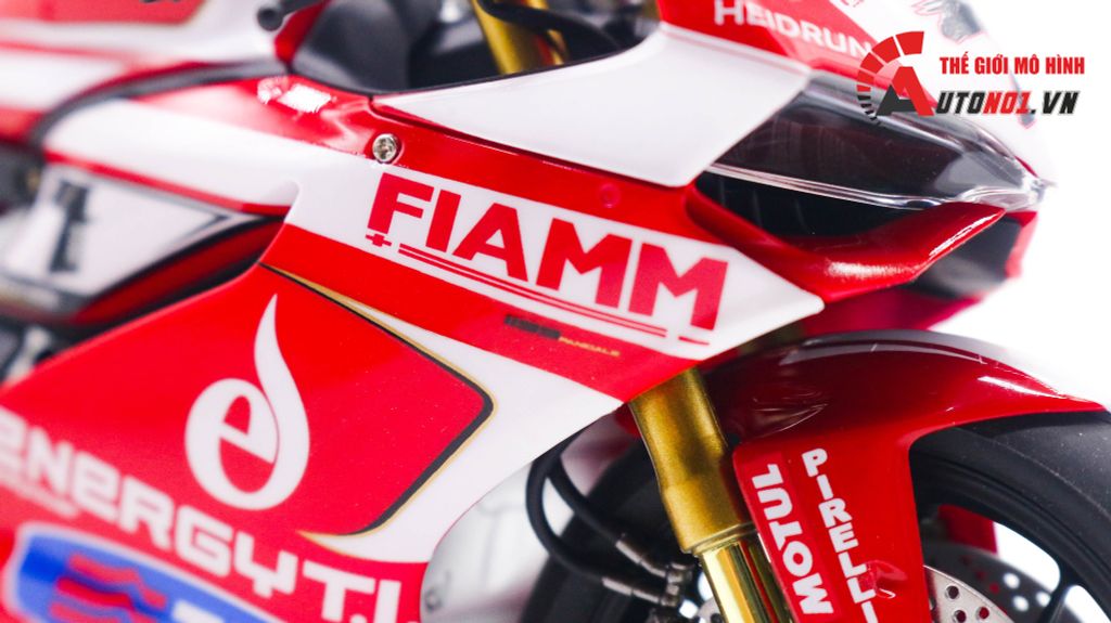 MÔ HÌNH XE DUCATI PANIGALE 1199 FIAMM TIM SBK 2013 #7 1:12 TAMIYA D227D