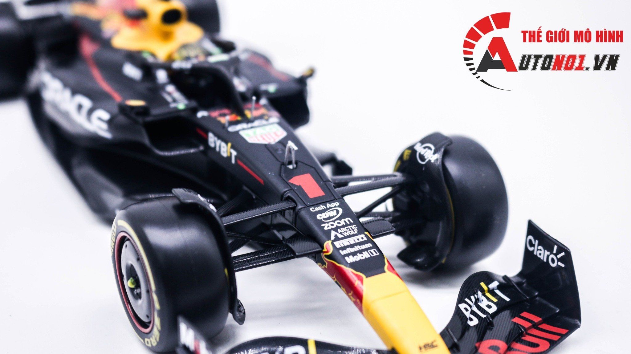  Mô hình xe đua F1 Redbull GP 2023 RB19 hộp mica có figure tỉ lệ 1:24 Bburago OT348 