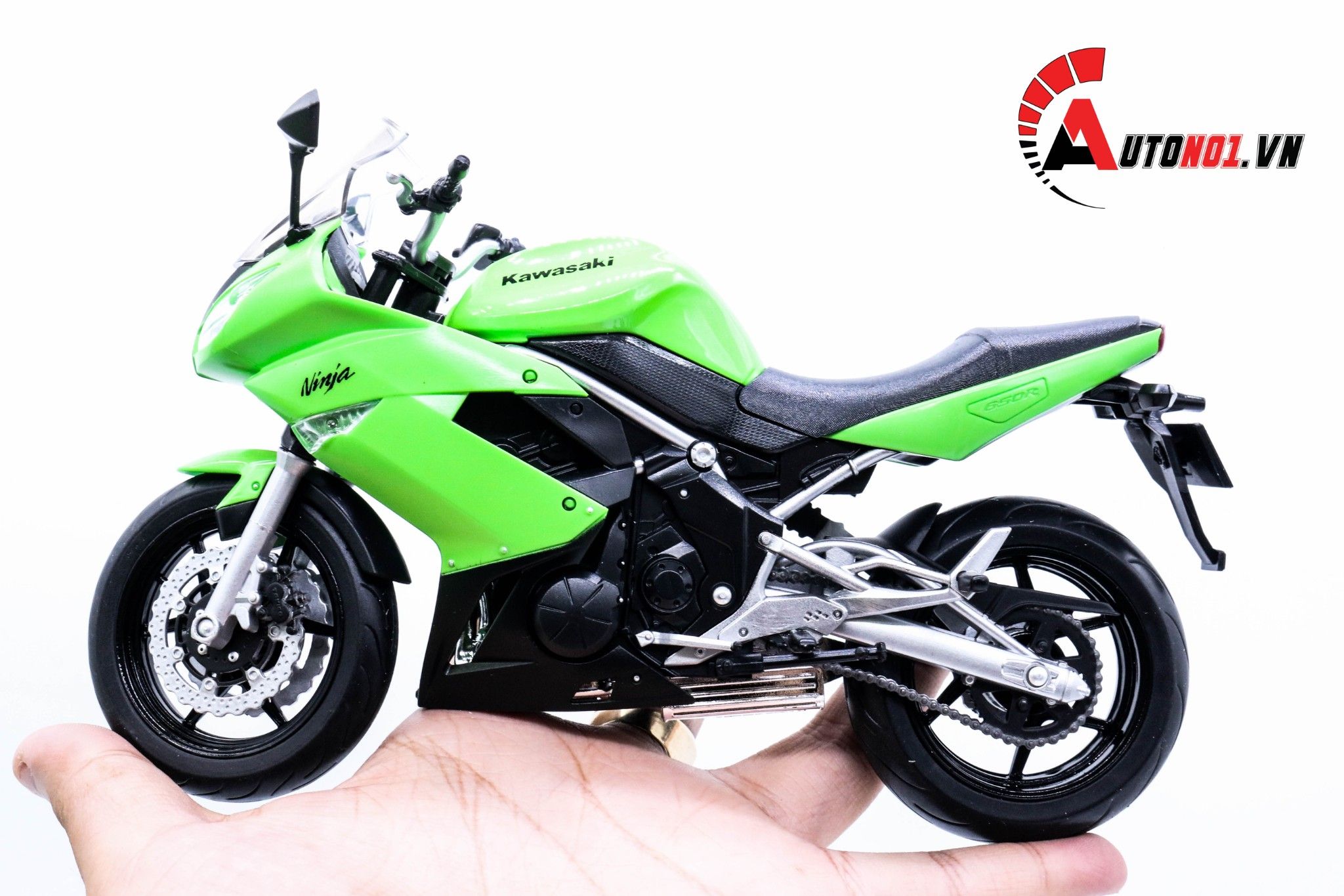  Mô hình xe mô tô Kawasaki Ninja 650R 2009 green tỉ lệ 1:10 Welly 1744 
