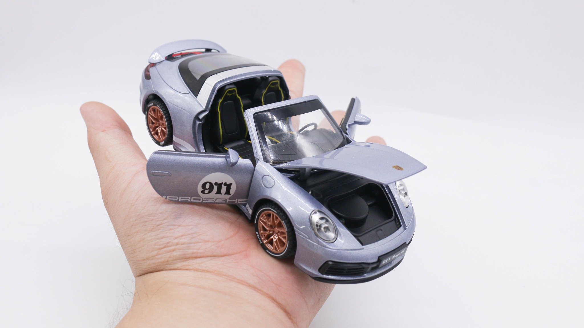  Mô hình xe Porsche 911 Targa 4s Gray 1:32 Newao OT427 