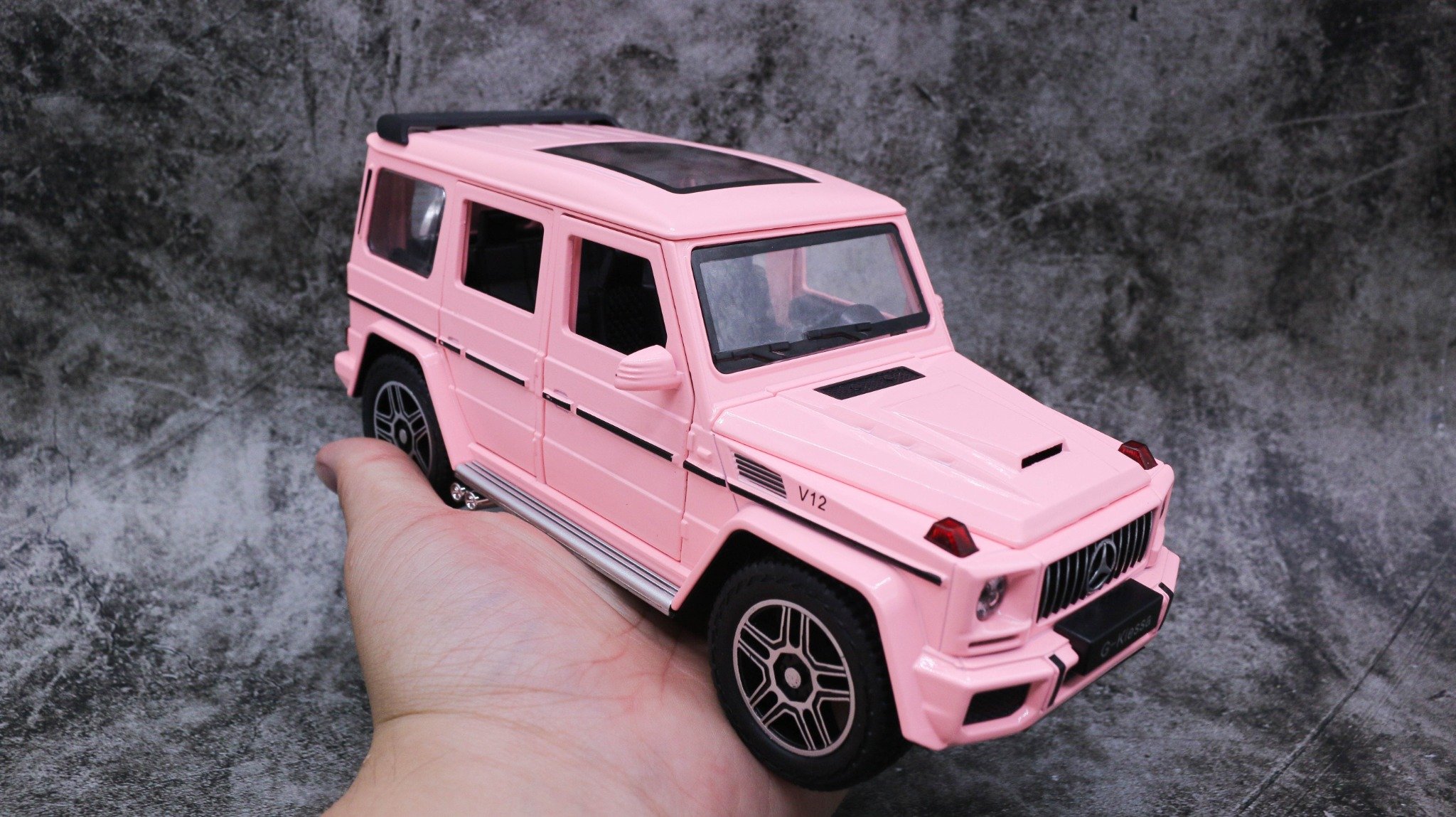  Mô hình xe Mercedes G-Klessa G63 V12 full open 1:24 Chezhi 7888 