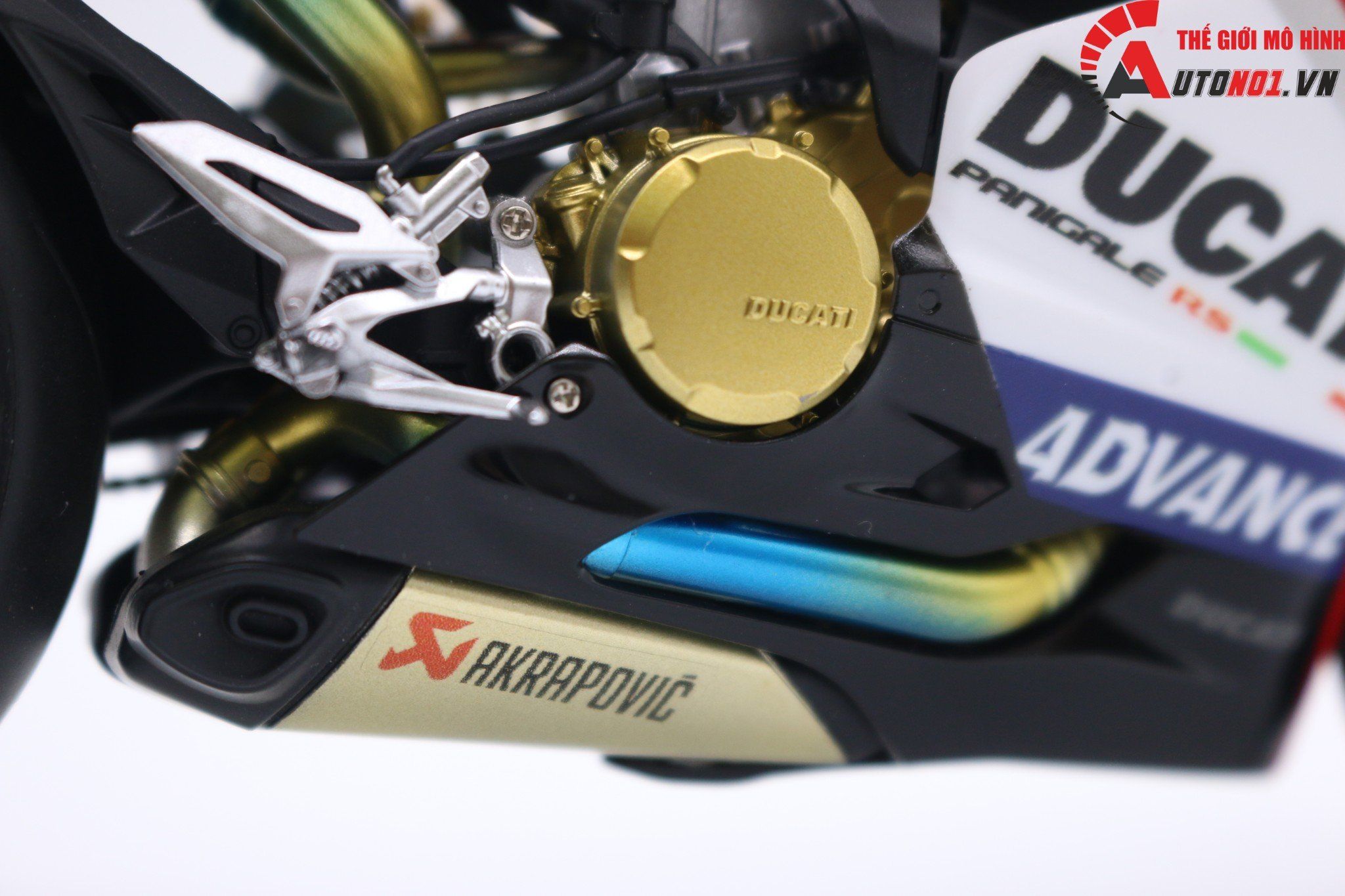  Mô hình siêu xe Ducati 1199 Panigale Custom Decal 1:12 Tamiya D040 