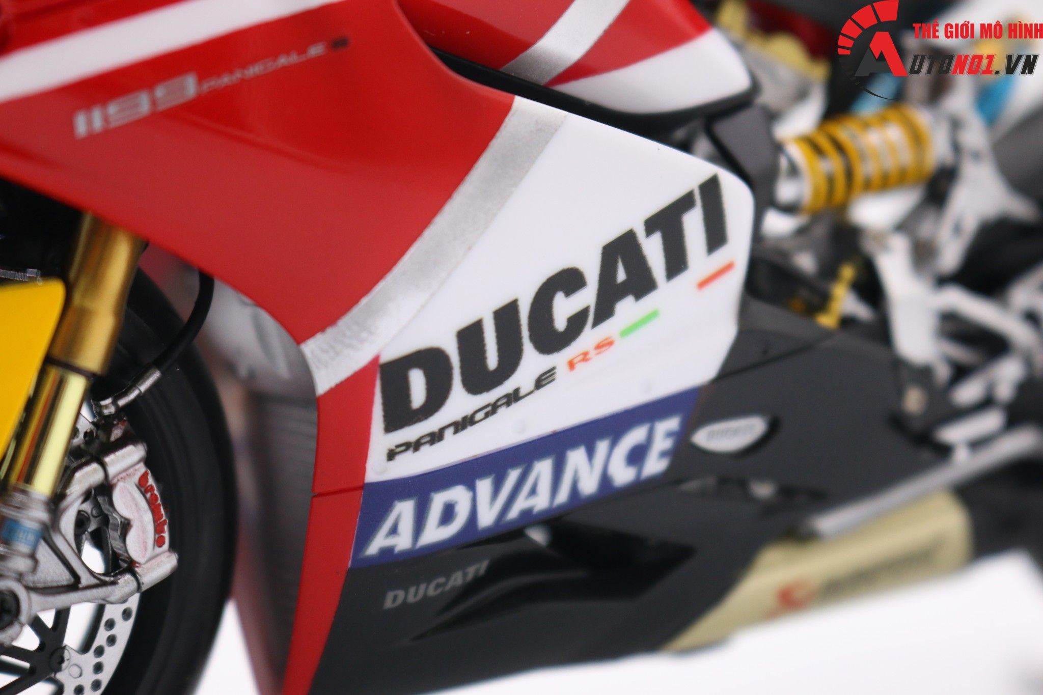  Mô hình siêu xe Ducati 1199 Panigale Custom Decal 1:12 Tamiya D040 