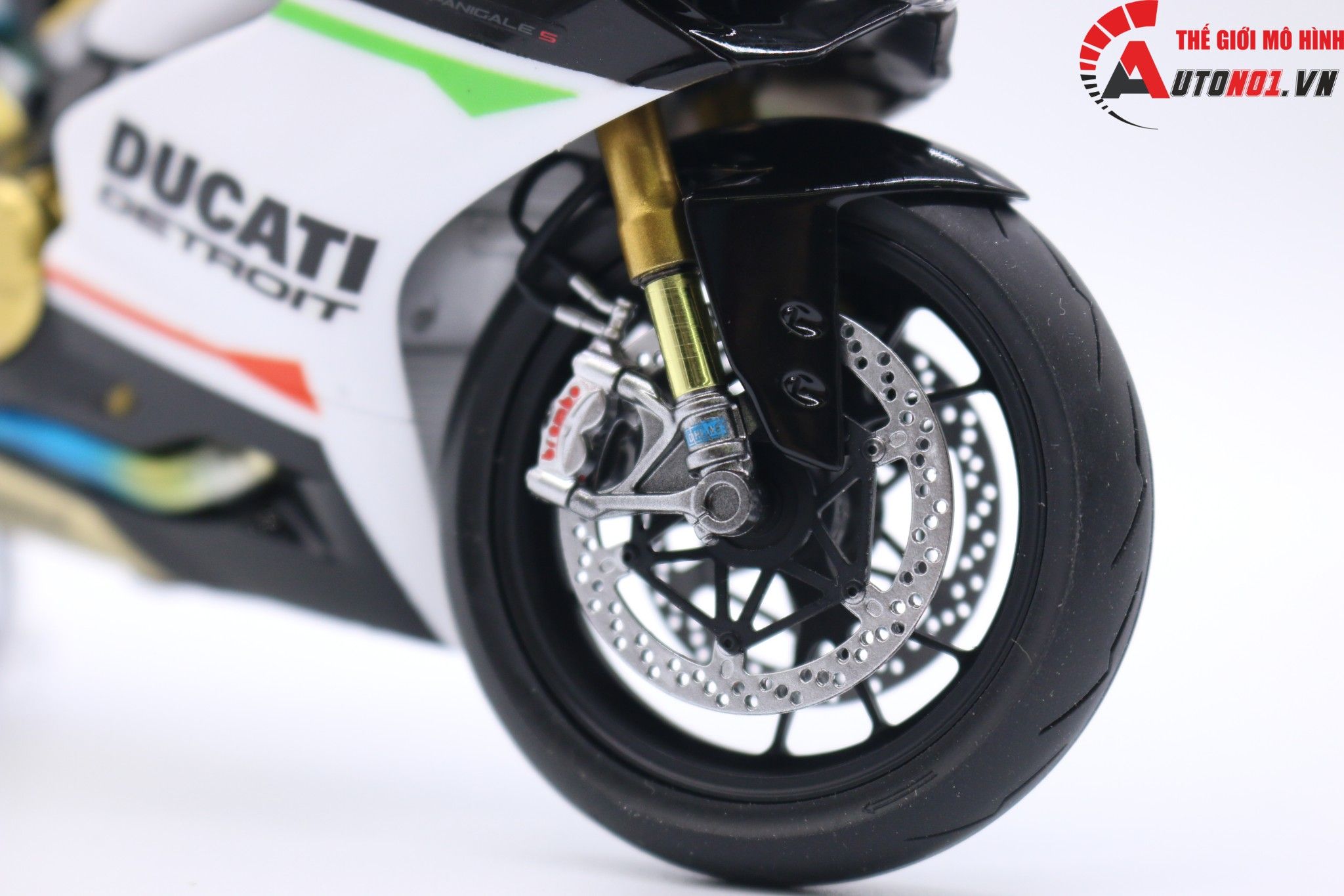  Mô hình xe cao cấp Ducati 1199 Panigale Custom Decal 1:12 Tamiya D029 