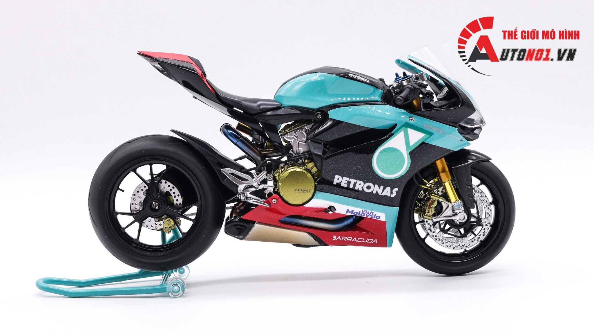  Mô hình xe Ducati 1199 Panigale S Petronas 1:12 Tamiya D083 