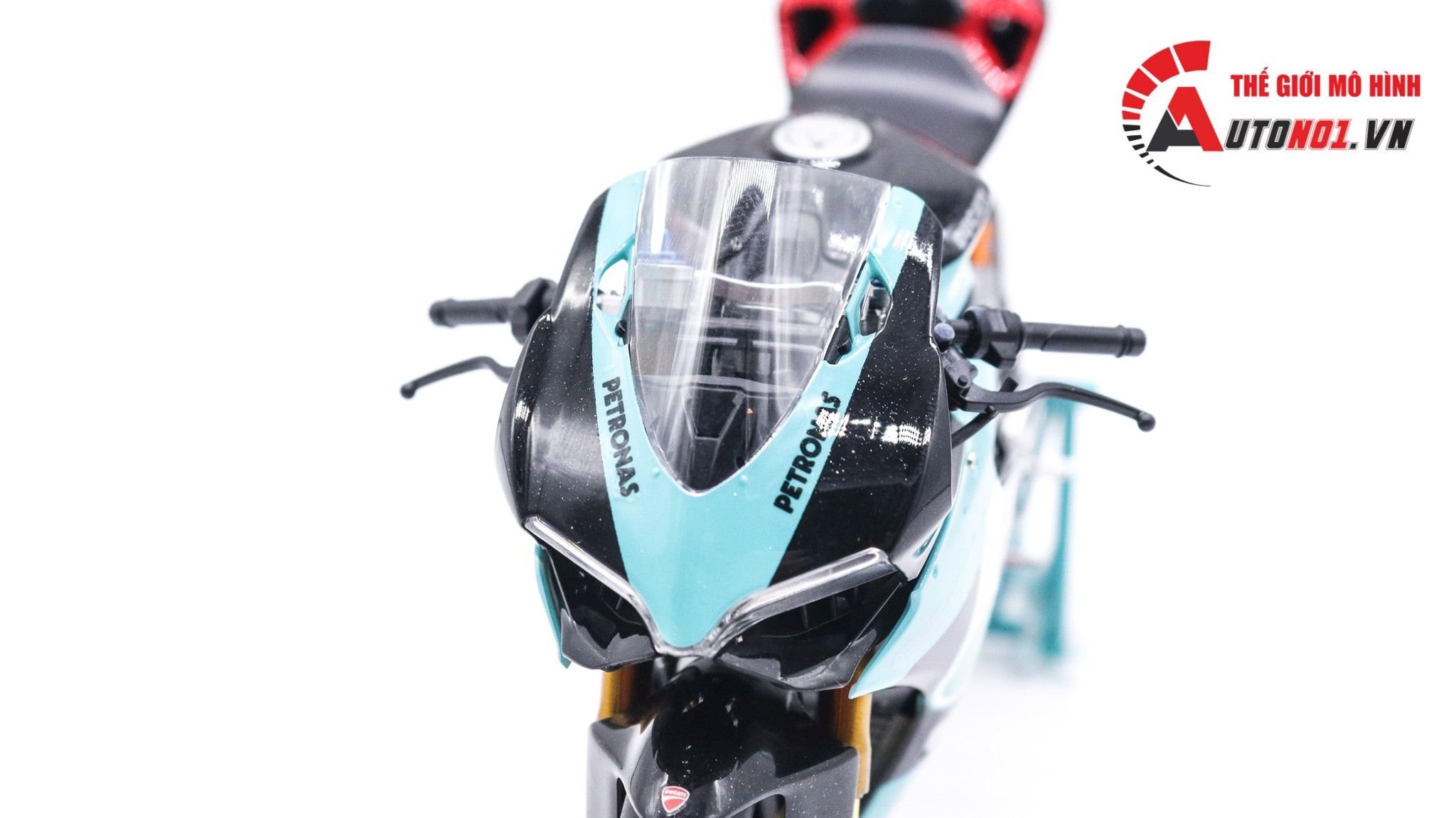  Mô hình xe Ducati 1199 Panigale S Petronas 1:12 Tamiya D083 