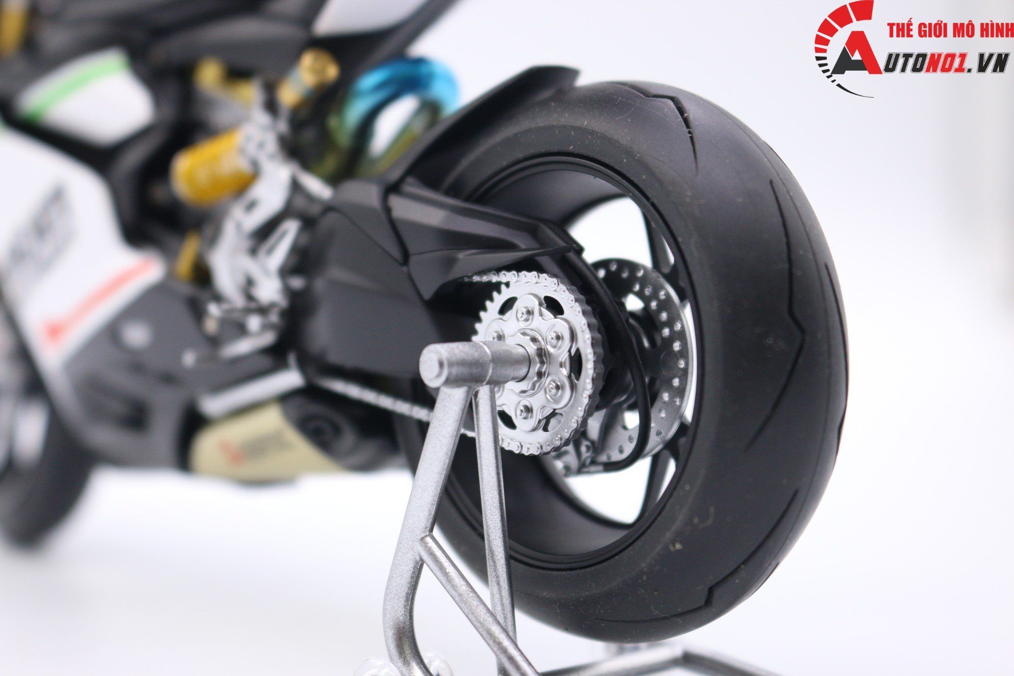  Mô hình xe cao cấp Ducati 1199 Panigale Custom Decal 1:12 Tamiya D029 