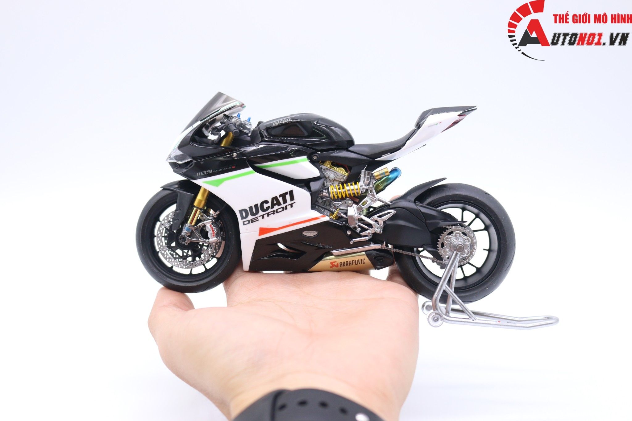  Mô hình xe cao cấp Ducati 1199 Panigale Custom Decal 1:12 Tamiya D029 