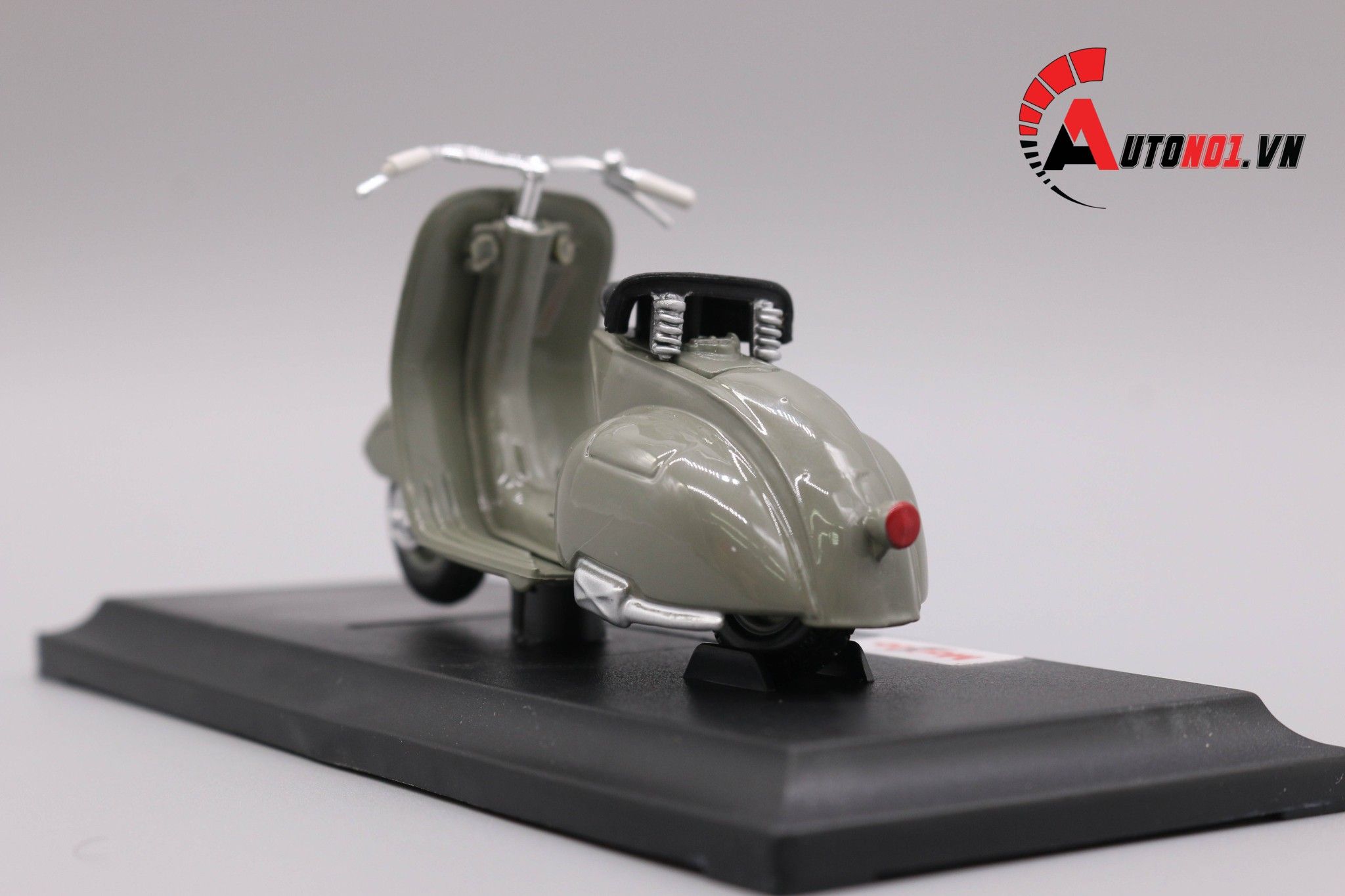  Mô hình xe Vespa 98 1946 1:18 Maisto 7070M 