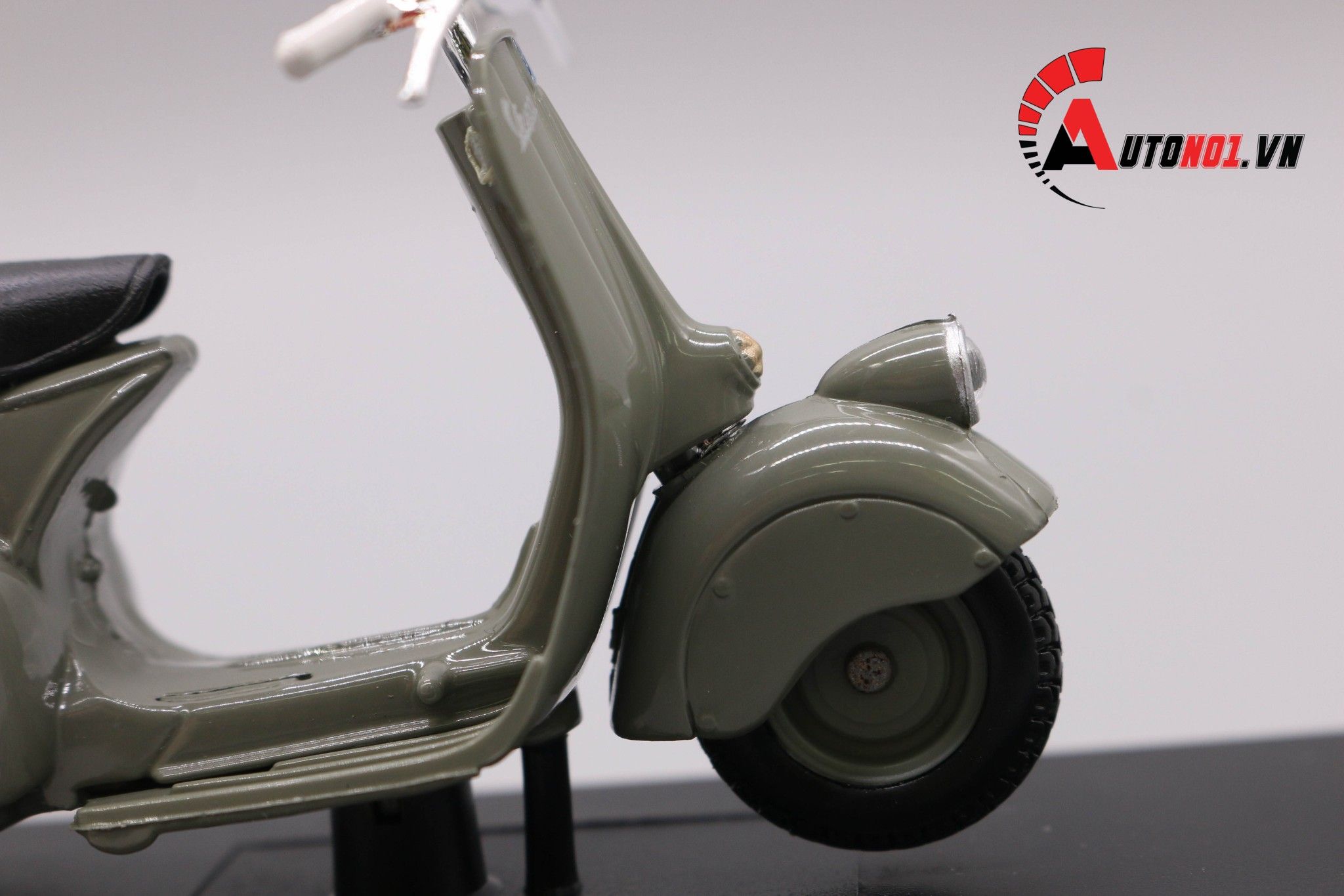  Mô hình xe Vespa 98 1946 1:18 Maisto 7070M 