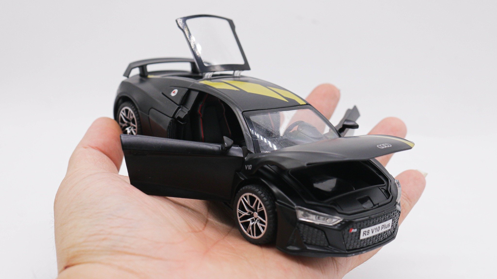 MÔ HÌNH XE AUDI R8 V10 PLUS BLACK 1:32 XINAO 7908